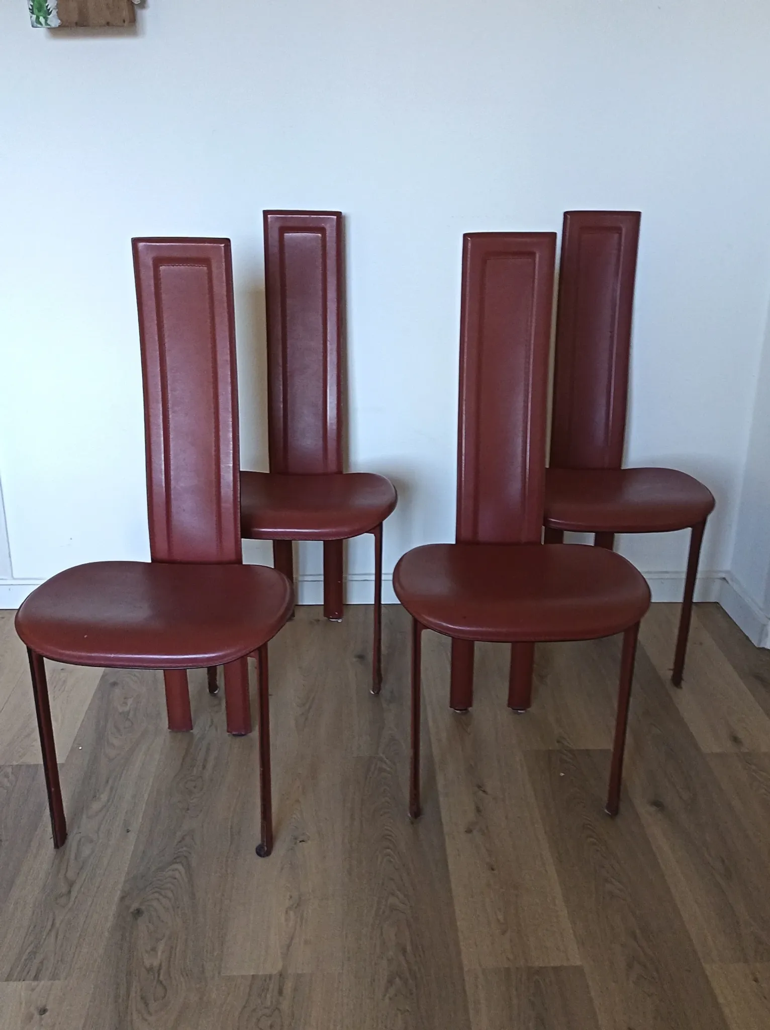 4 chairs model 1Alice by Giorgio Cattelan
