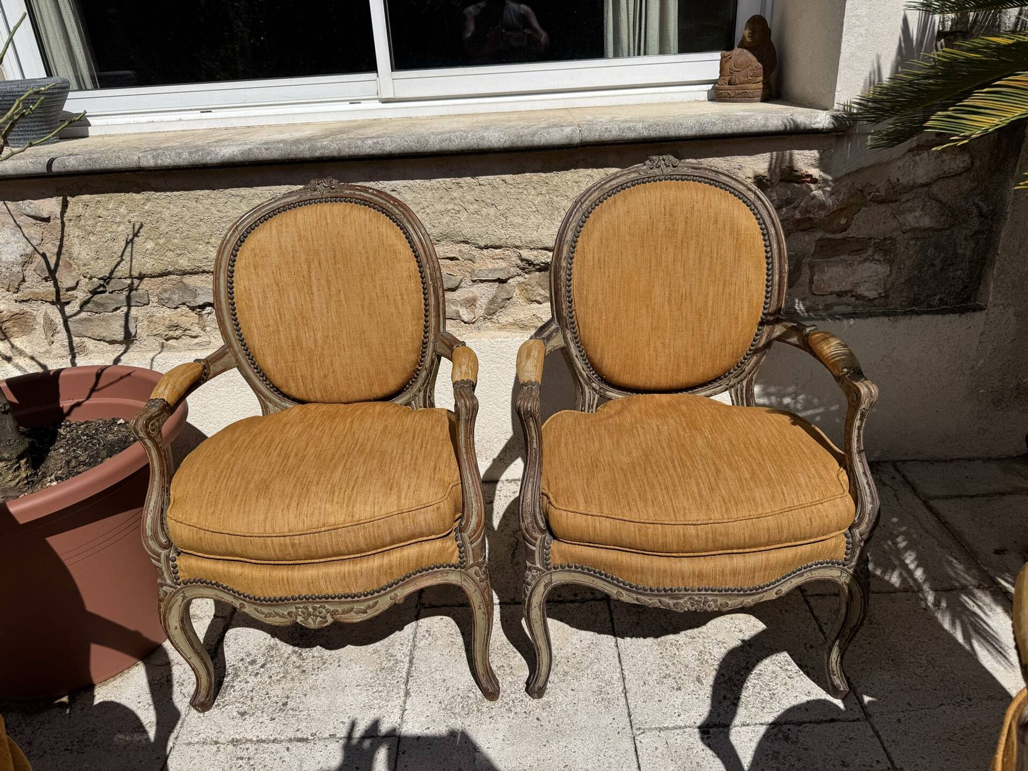 Set of four cabriolet armchairs from the late 19th century in Louis XV style.