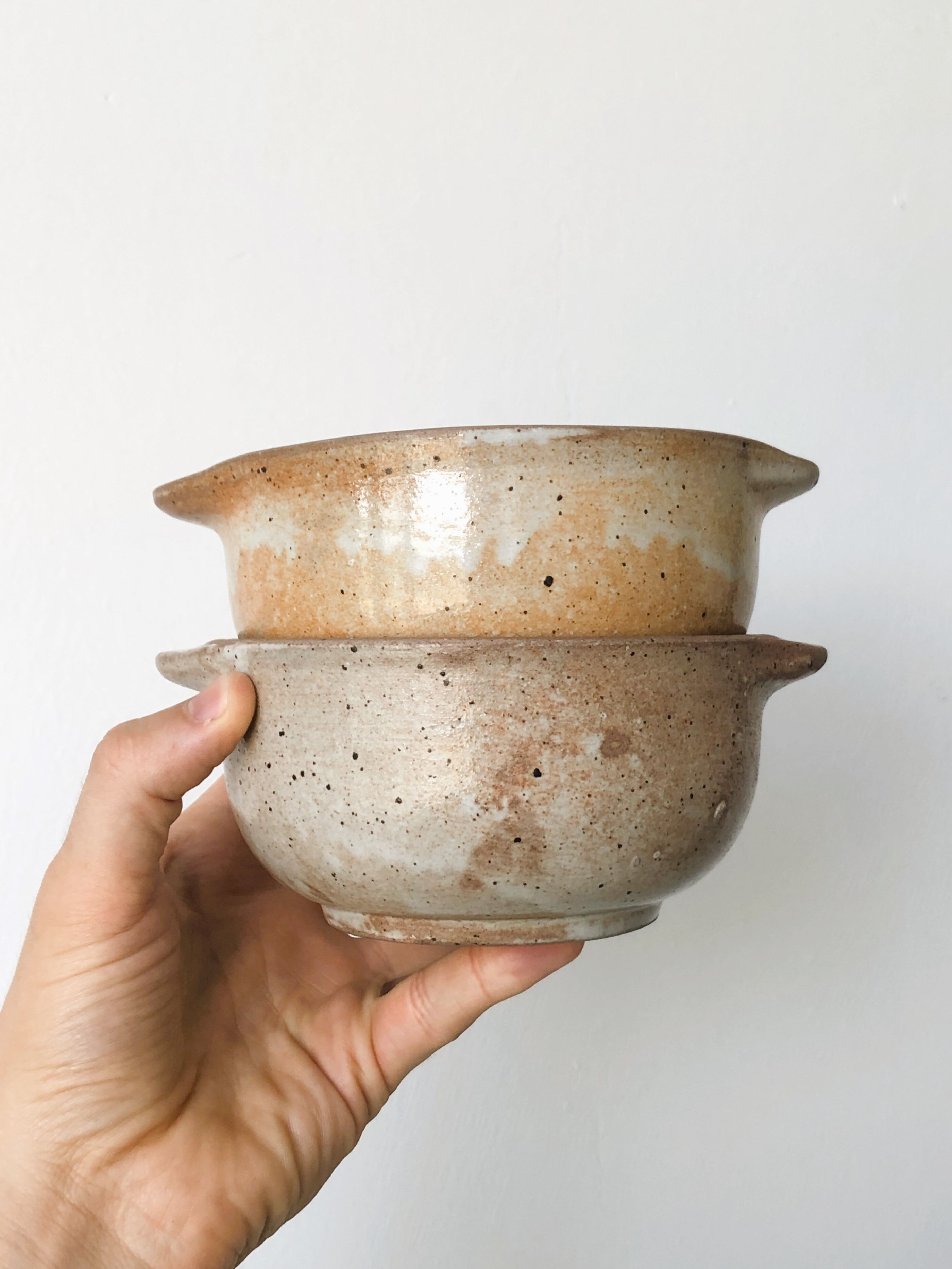 Set of 2 stoneware bowls