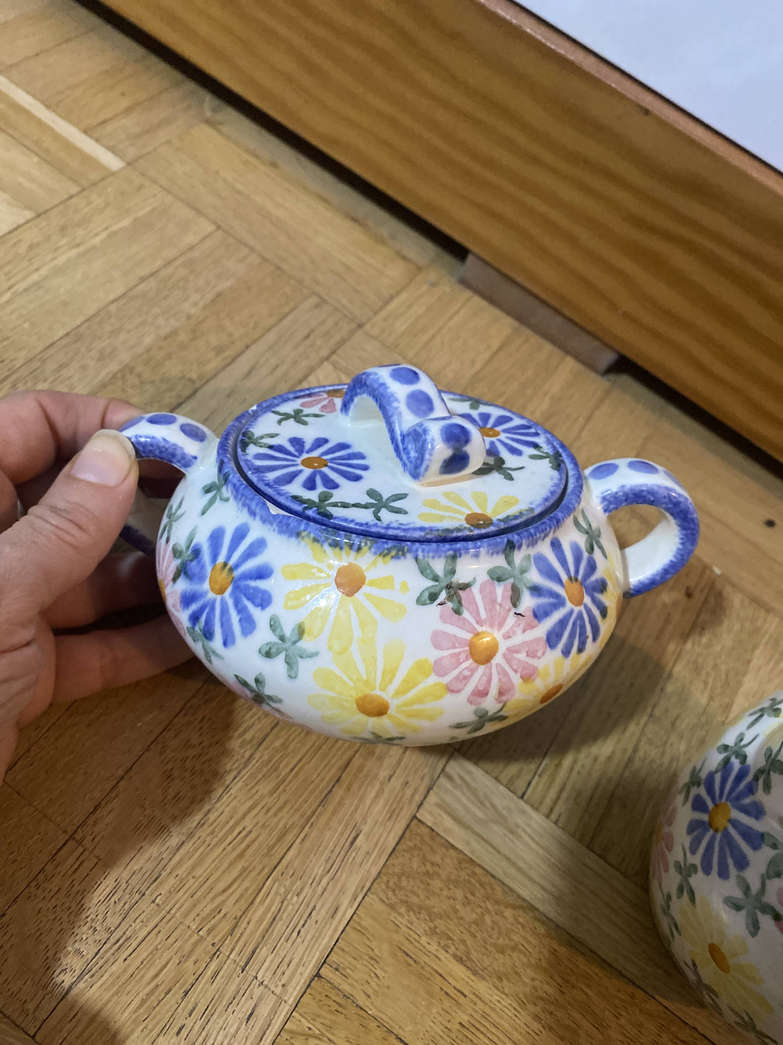 Cream pot and sugar bowl set from the 1930s.