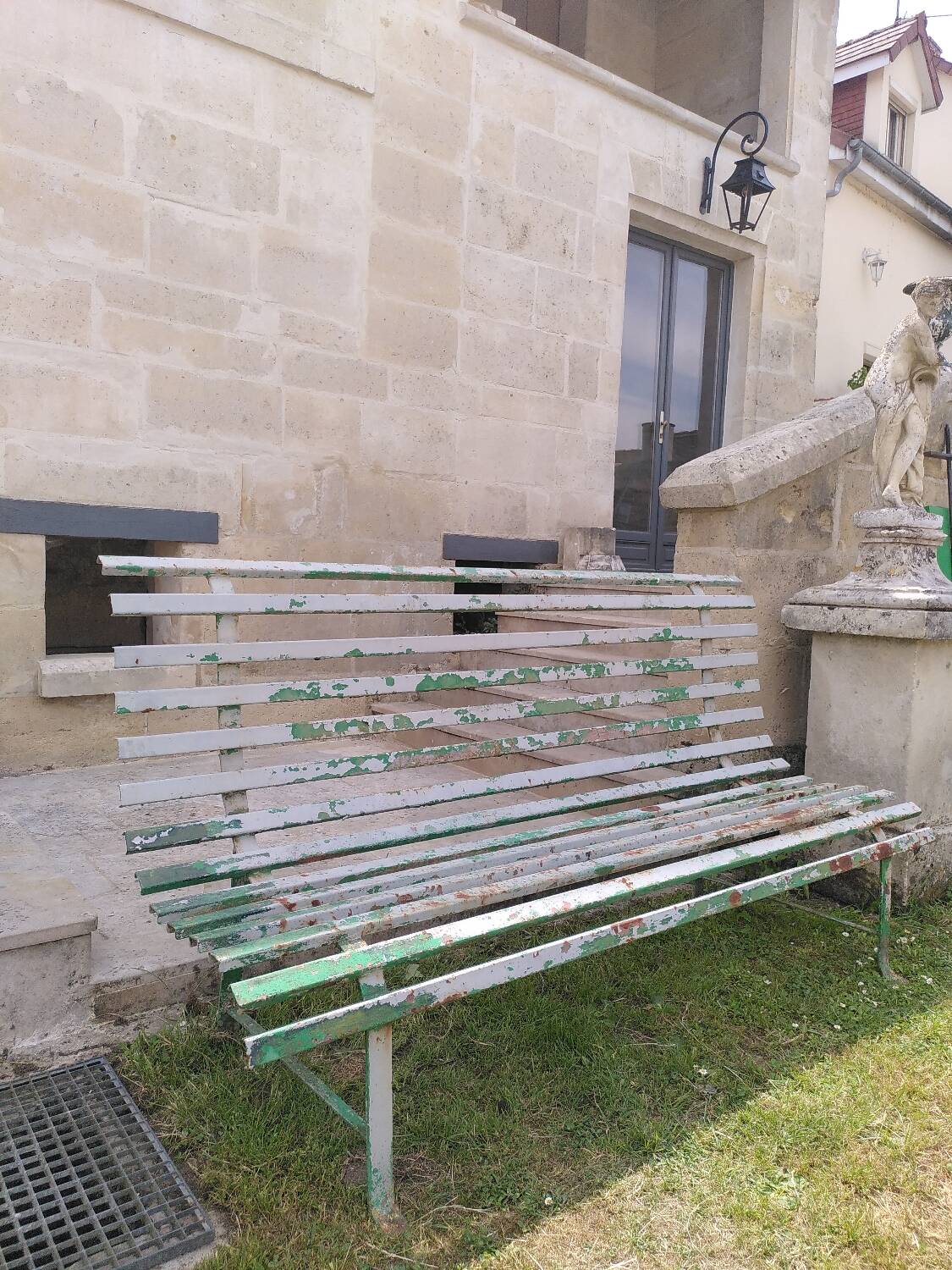 Ancien banc de jardin en métal