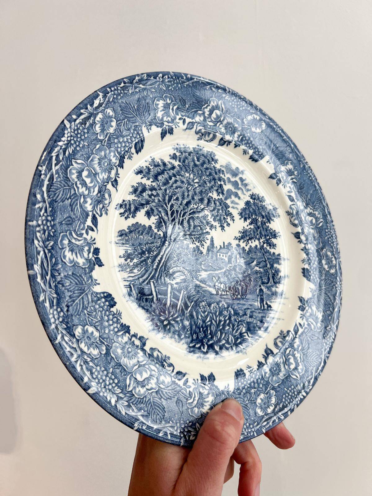 3 English dinner plates