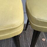 Paire de chaises moutarde pieds fuseaux
