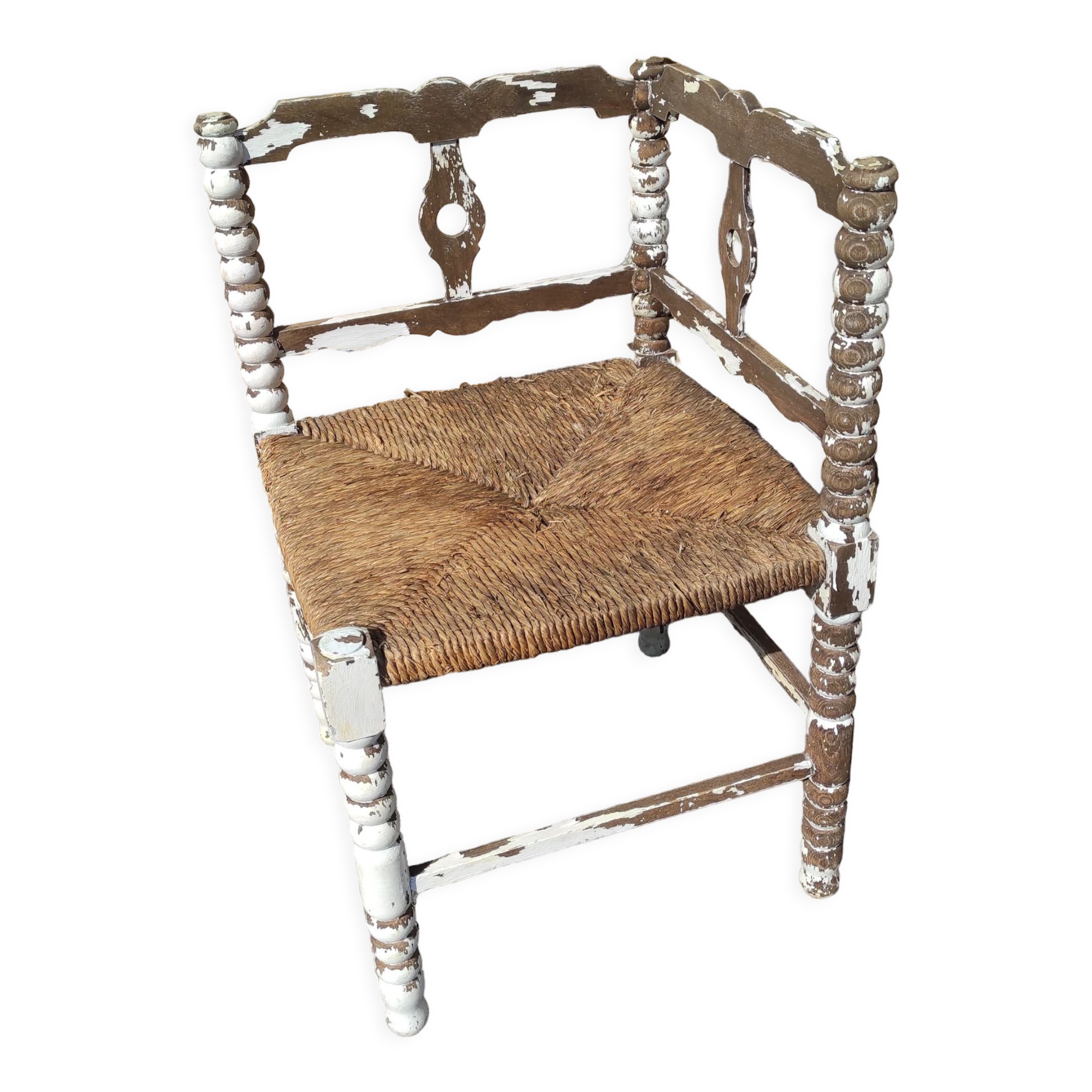 Wooden corner chair with seat mulched