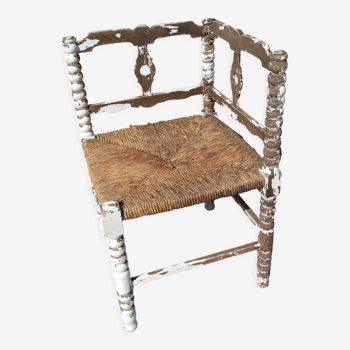 Chaise d'angle en bois avec assise paillée
