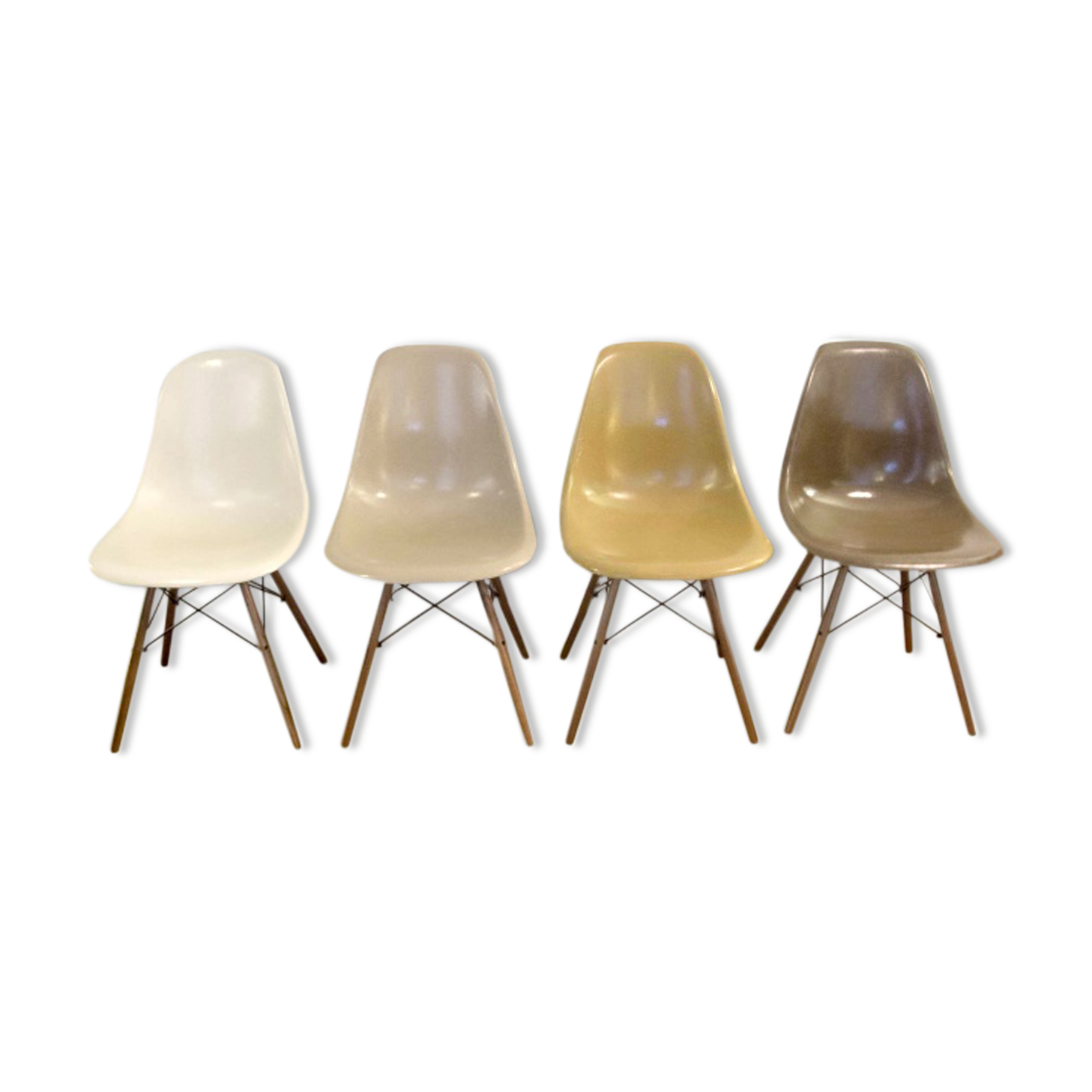 Set of 4 chairs Eames DSW fiberglass