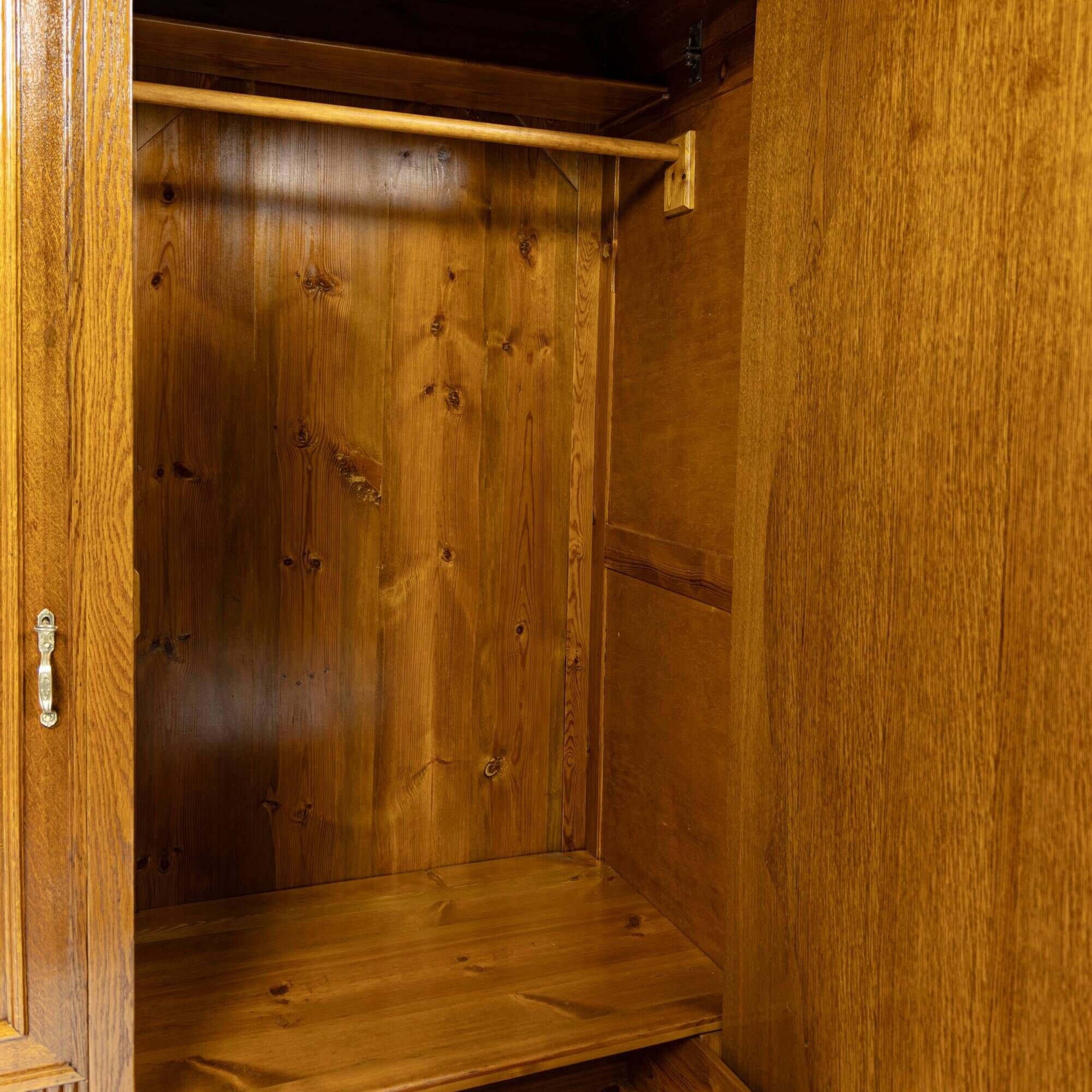 Grande armoire trois portes en chêne - Interguerre 1920-1939