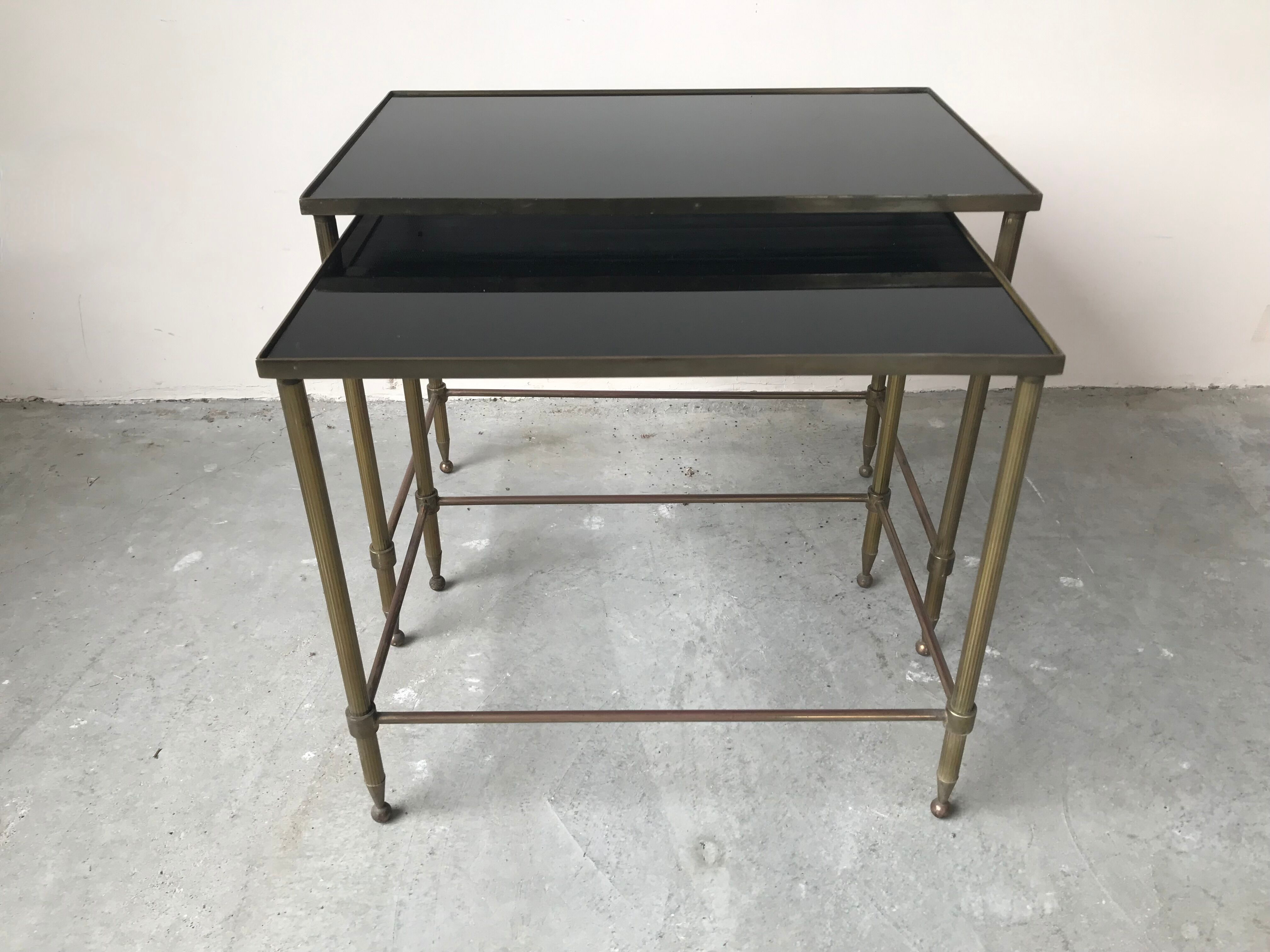 Pull-out tables in glass and brass