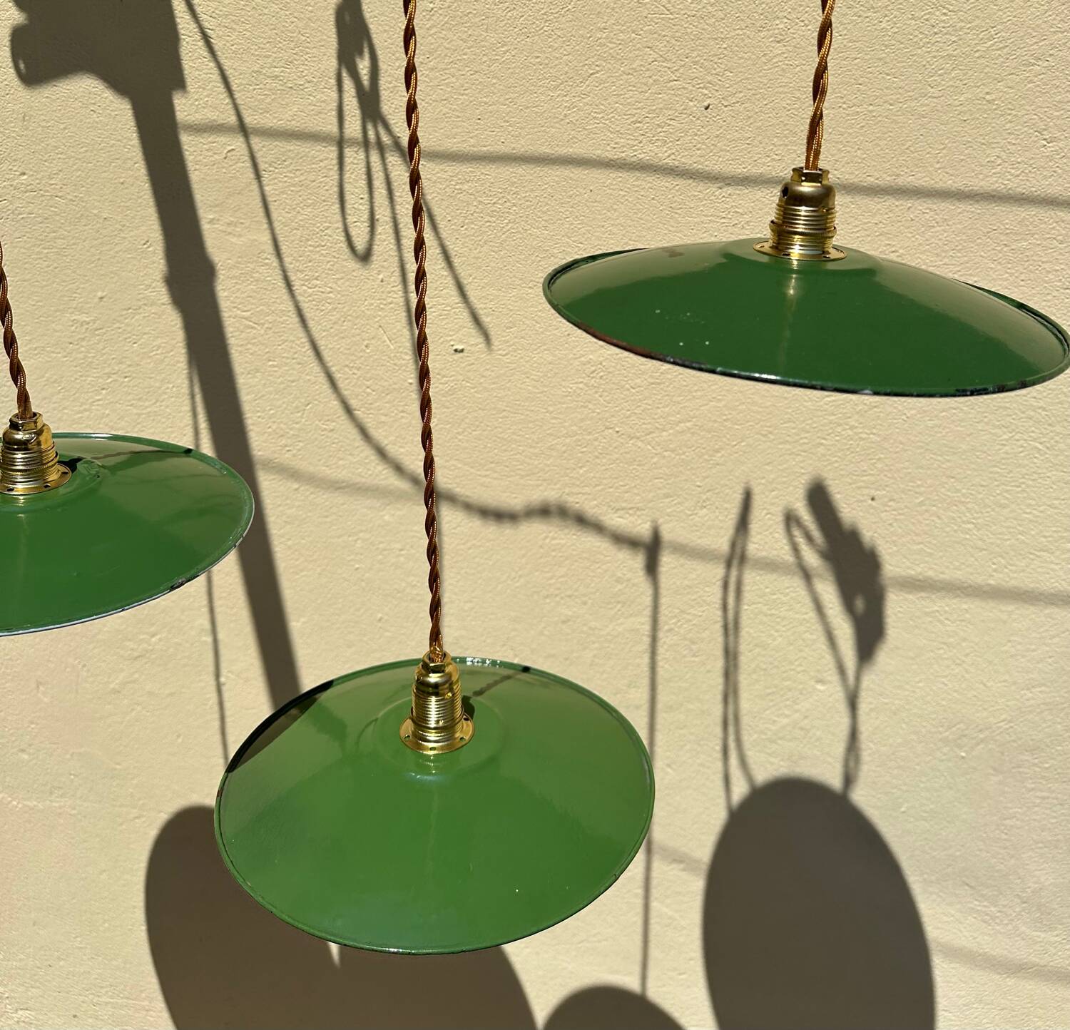 Set of 4 vintage pendant lights with enamelled sheet metal lampshades – Industrial Farmhouse