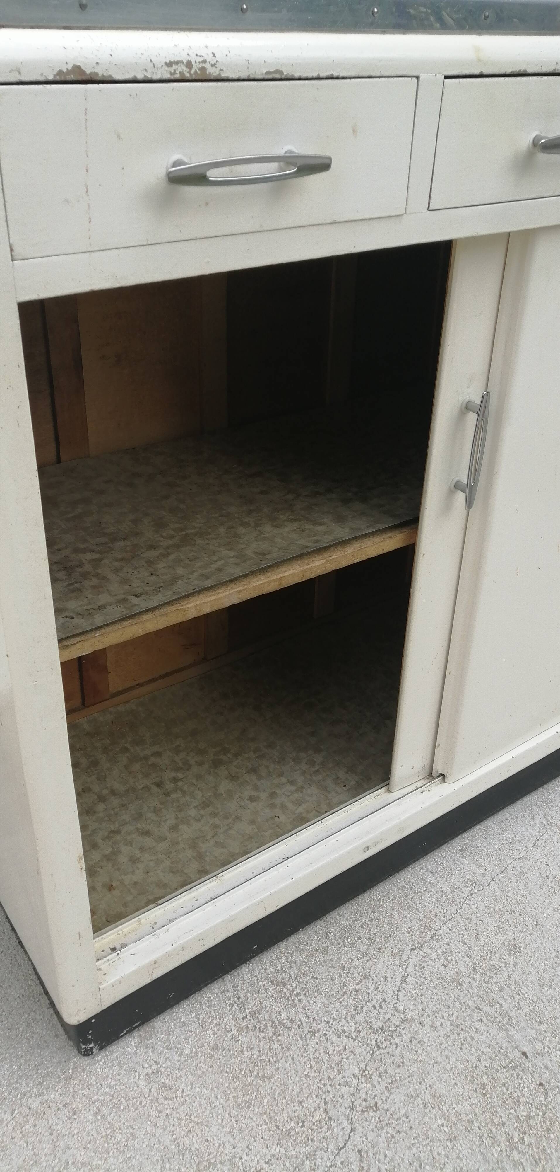 Buffet sliding doors 50/60 years