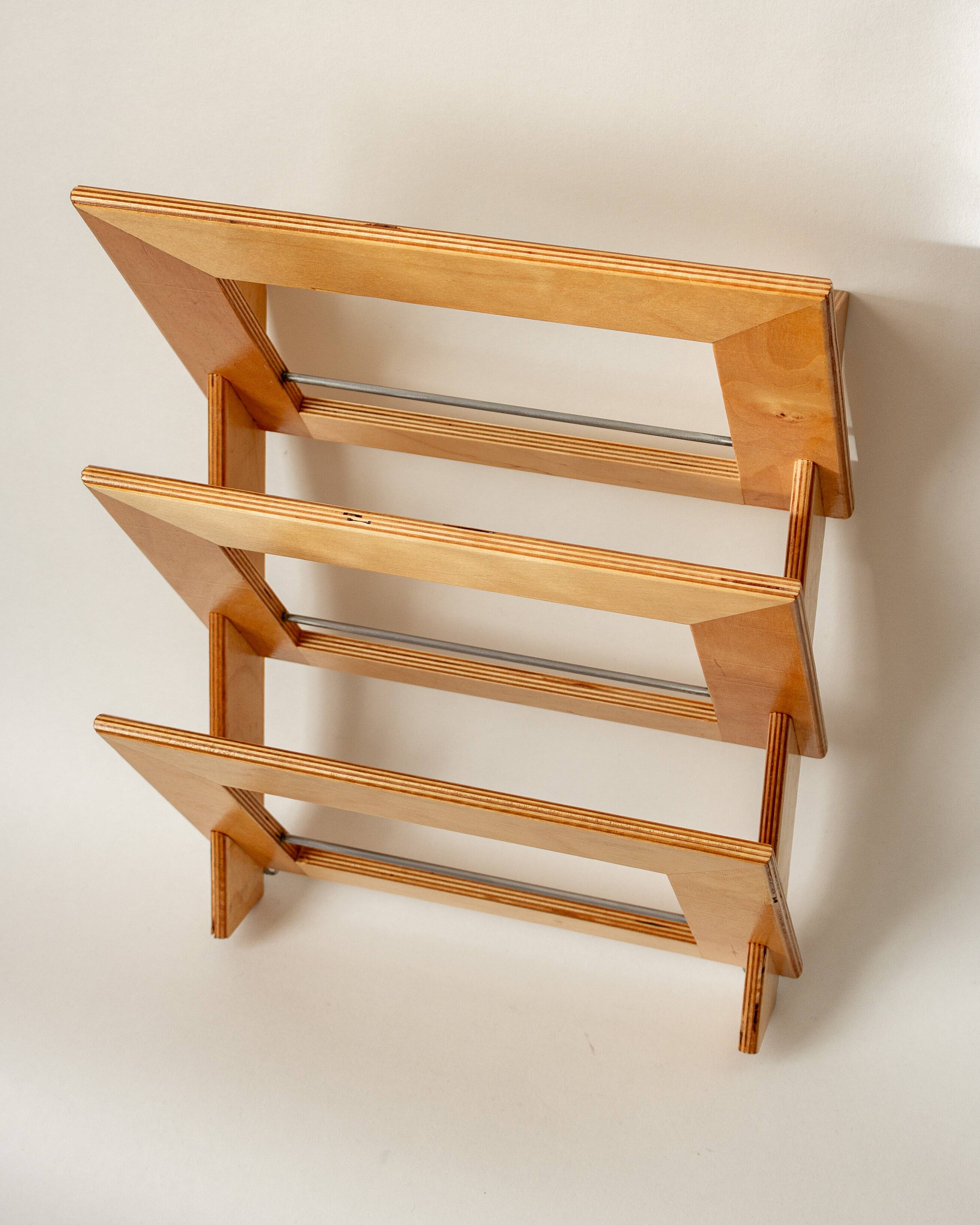 Wall-mounted magazine rack in varnished plywood, 80s/90s