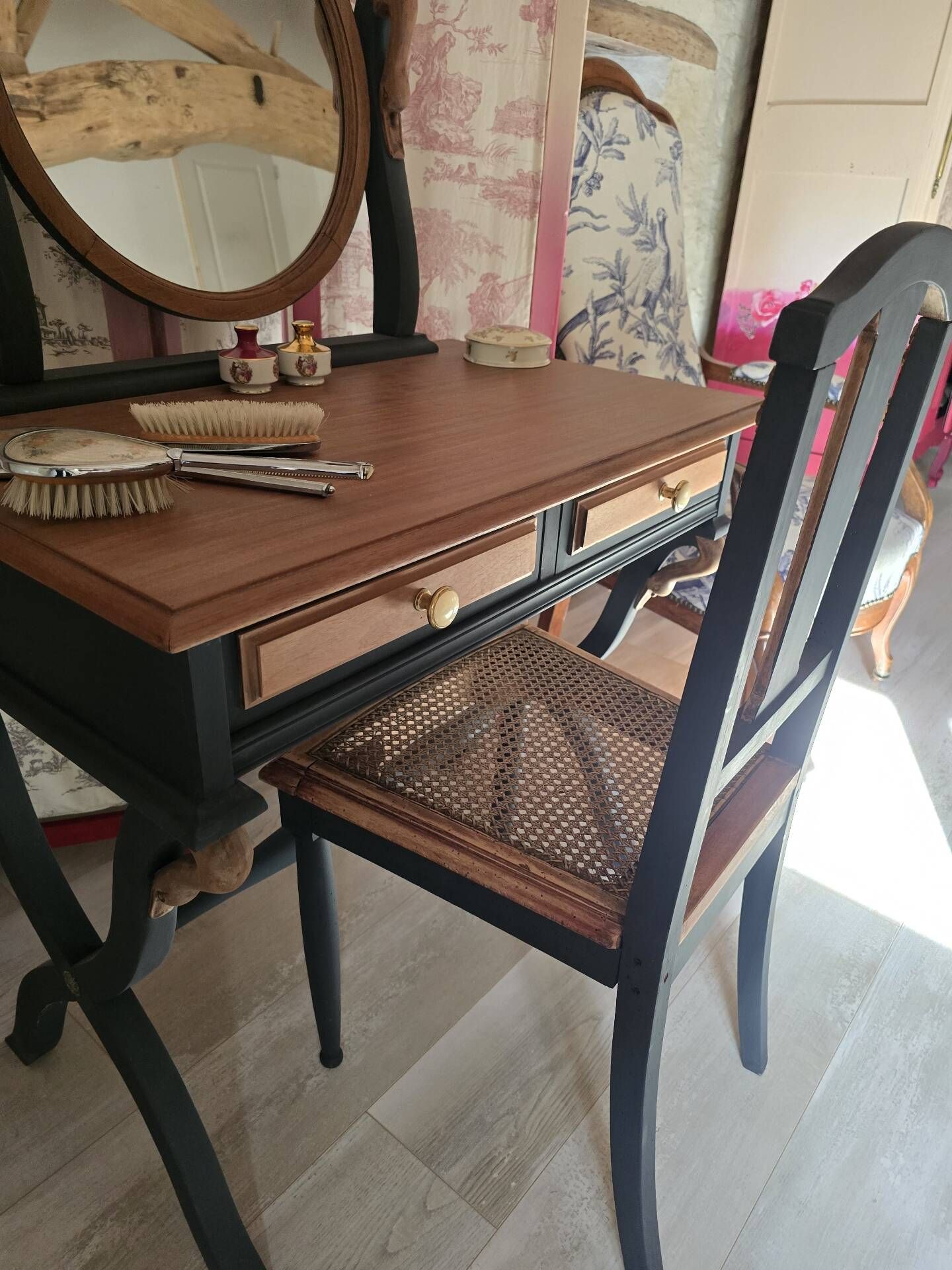 Coiffeuse à têtes de cygne