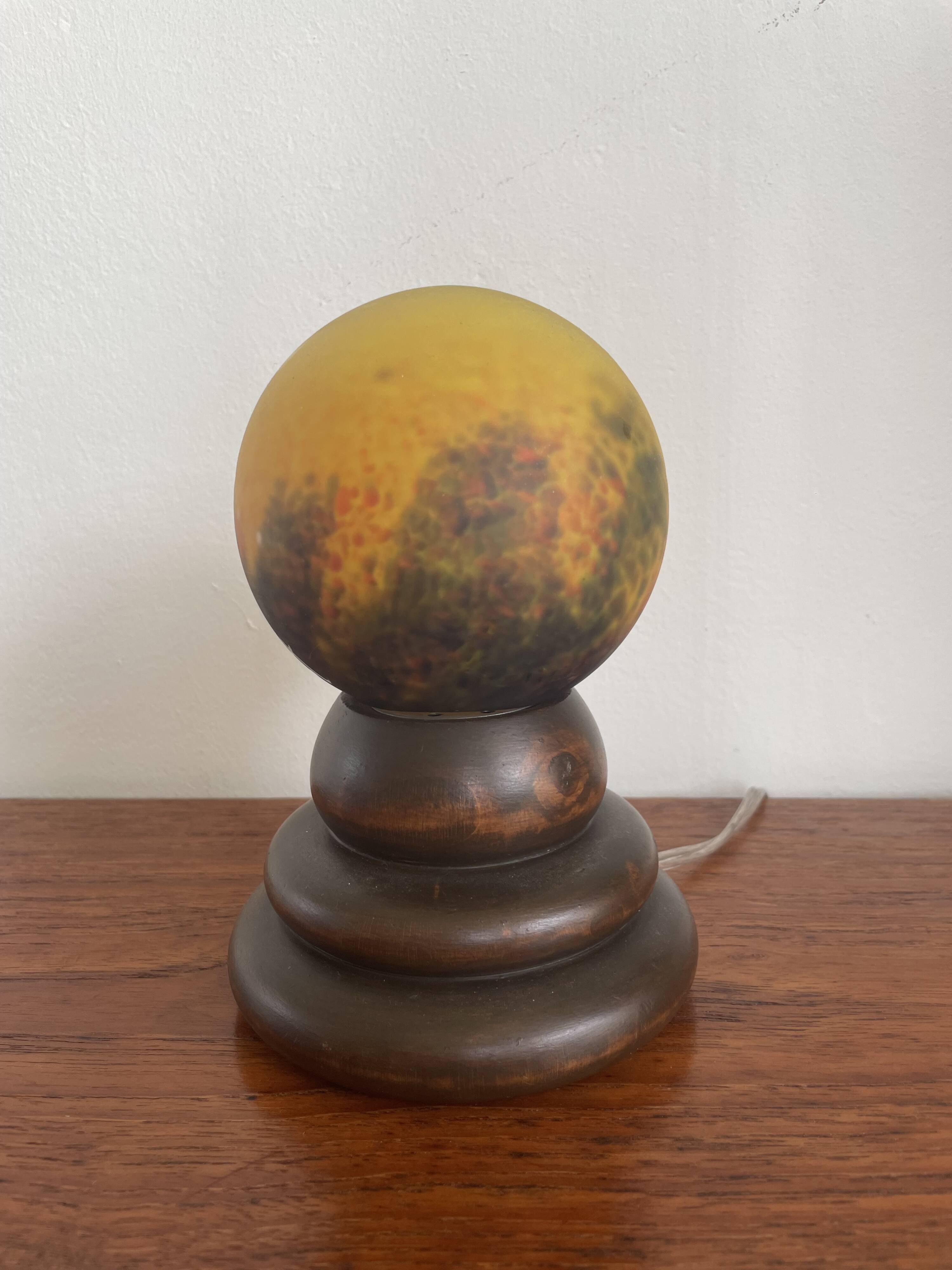 Yellow, round art deco table lamp. Art d'France