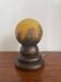 Lampe de table art déco jaune et ronde. Art d'France