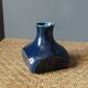 Vase contemporain en céramique émaillée bleue