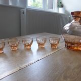 Carafe and 5 pink glass liqueur glasses with a gold rim 2008123