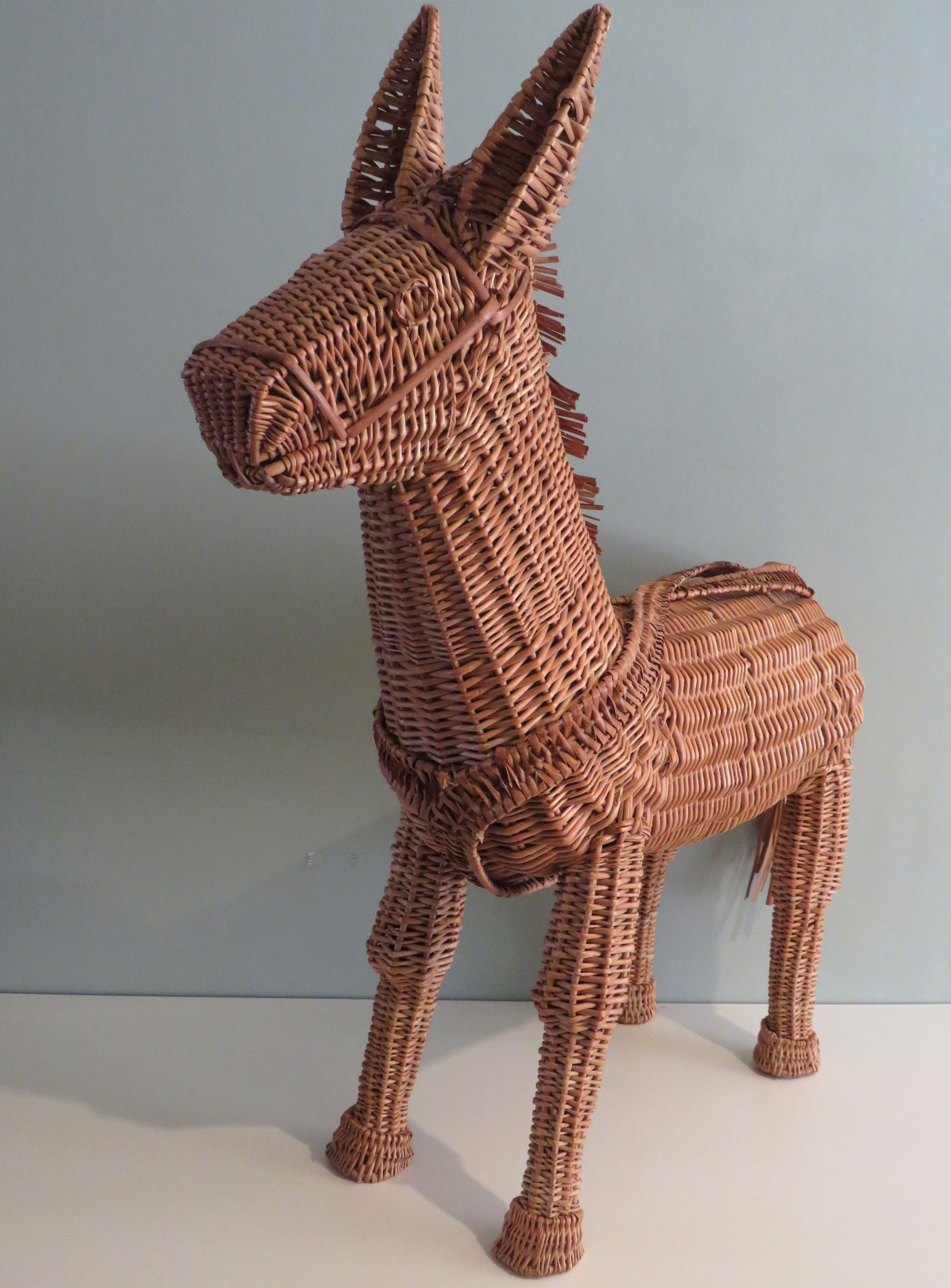 Large vintage reed easel