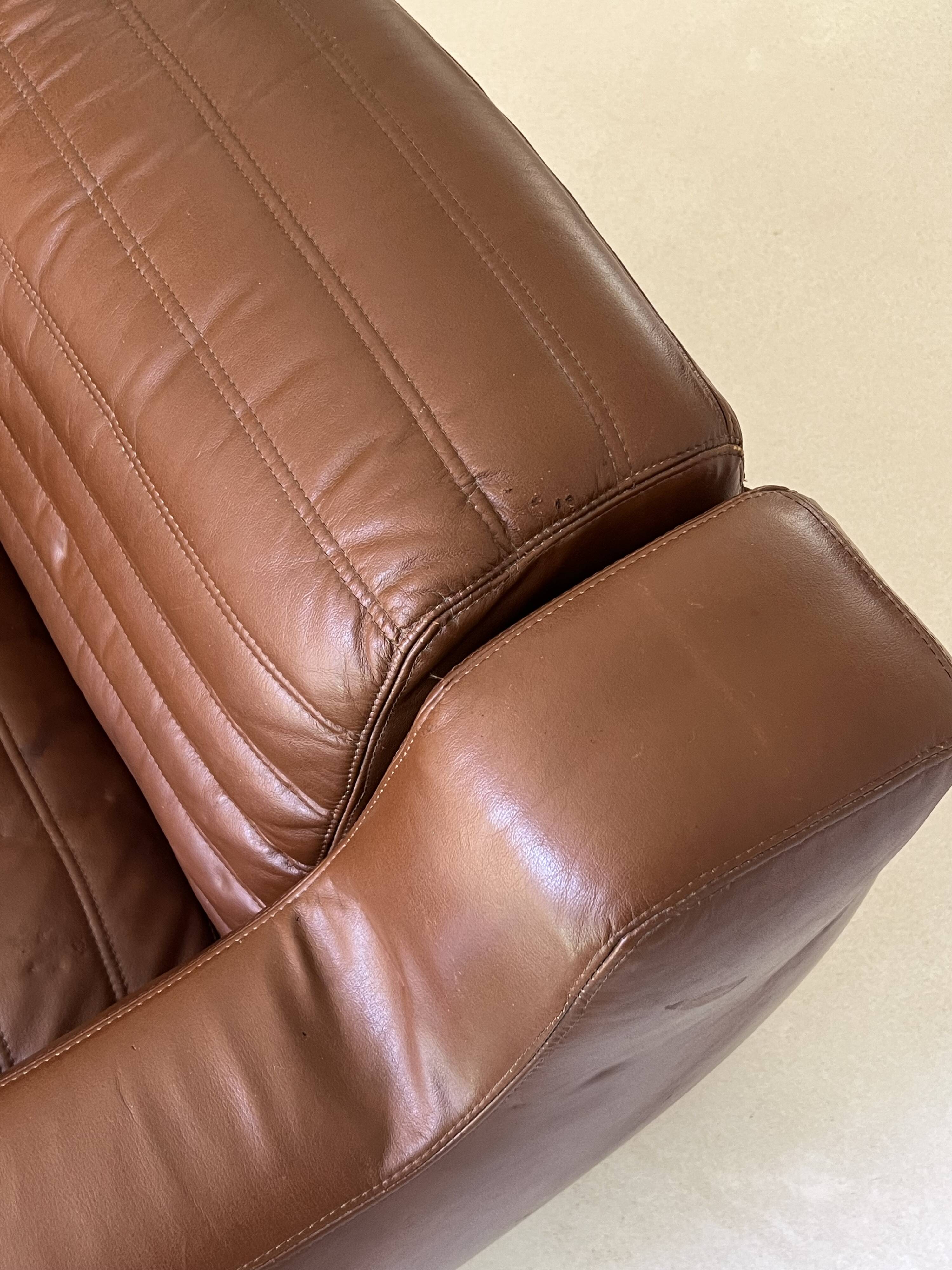 Fauteuil prototype en simili cuir marron par Michel Ducaroy, France années