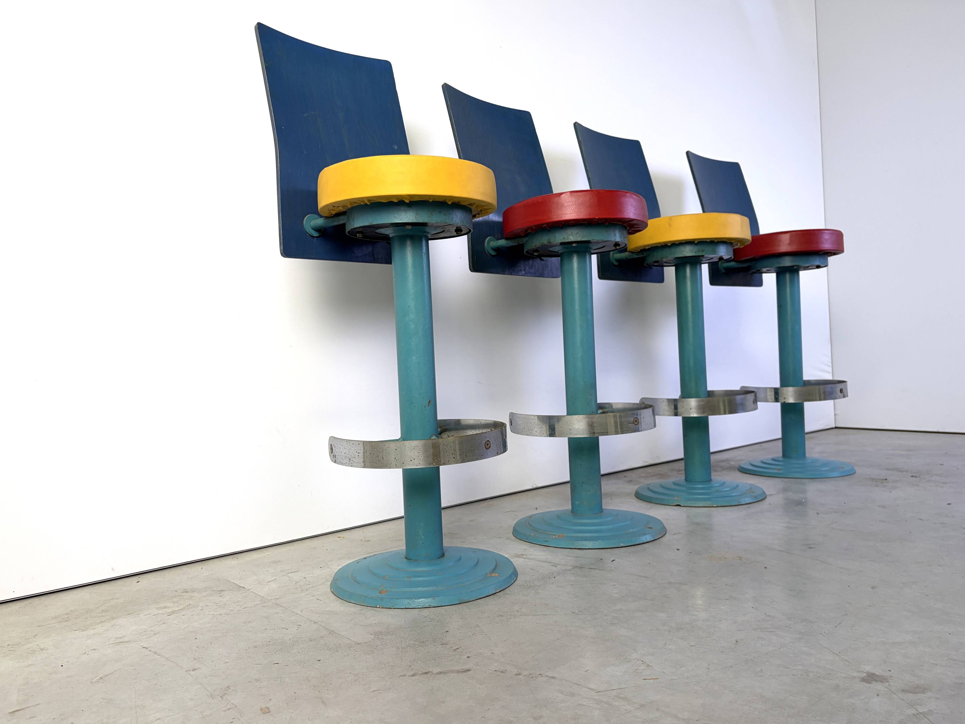 4 tabourets de bar industriels vintage, années 1980