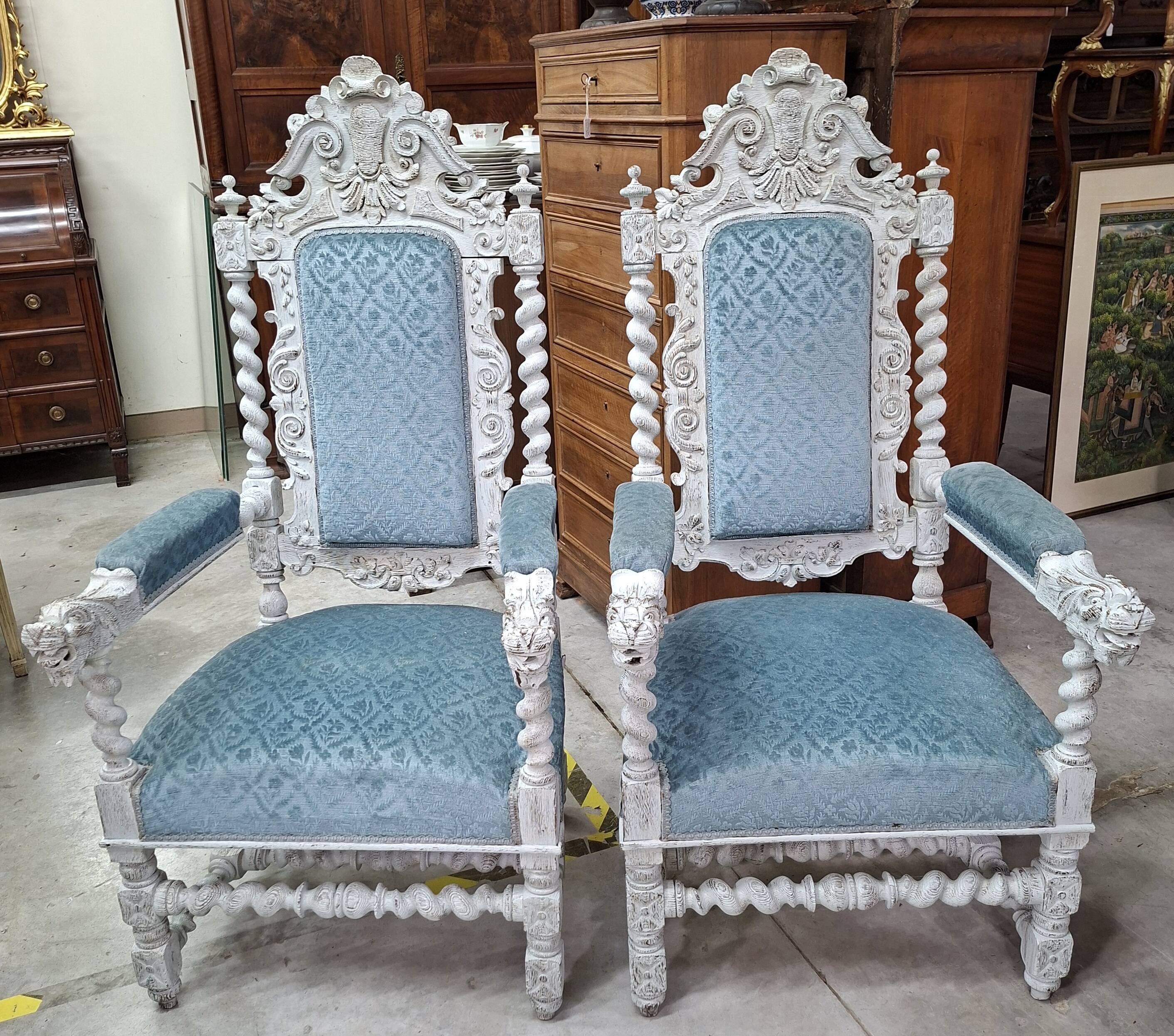 Pair of ceremonial armchairs in carved wood – Twisted columns