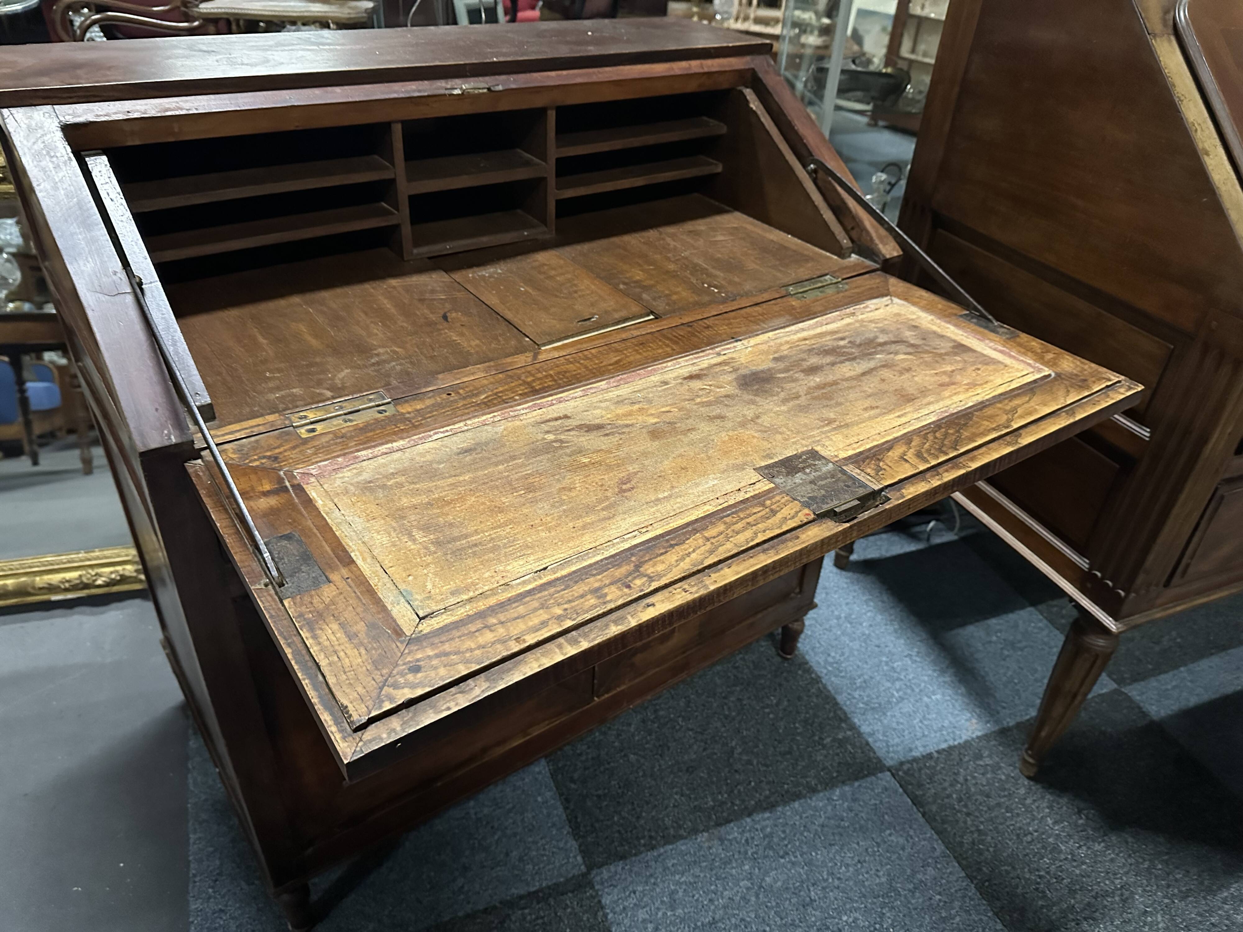 Bureau à pente