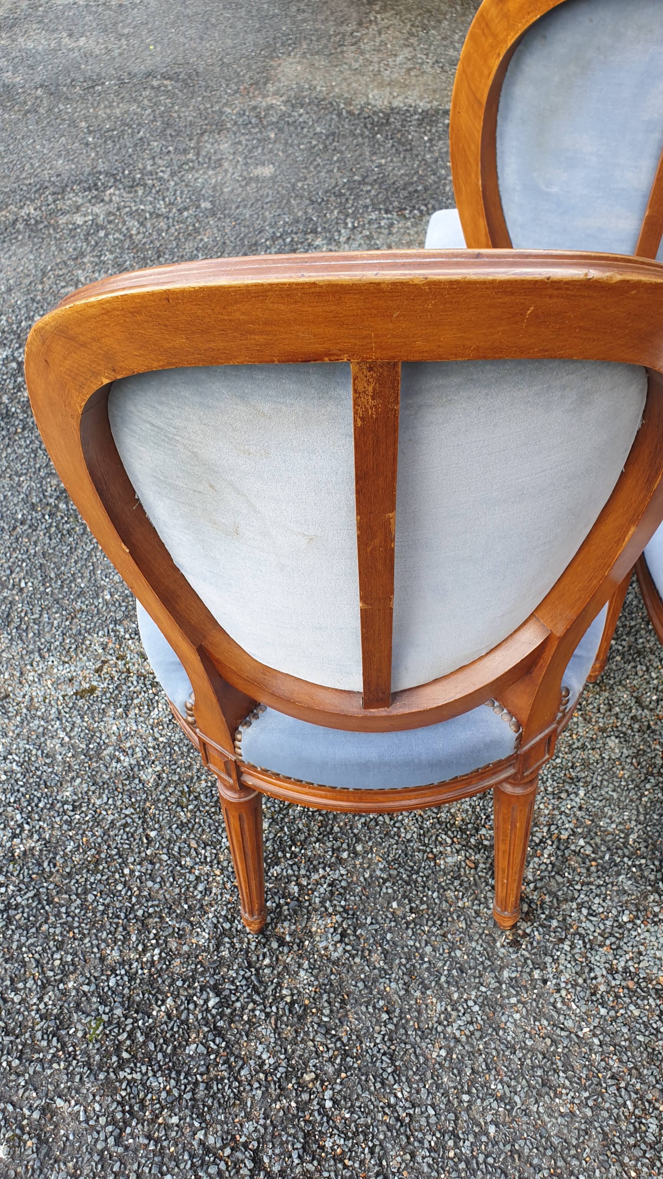 6 chaises à  médaillon Louis XVI