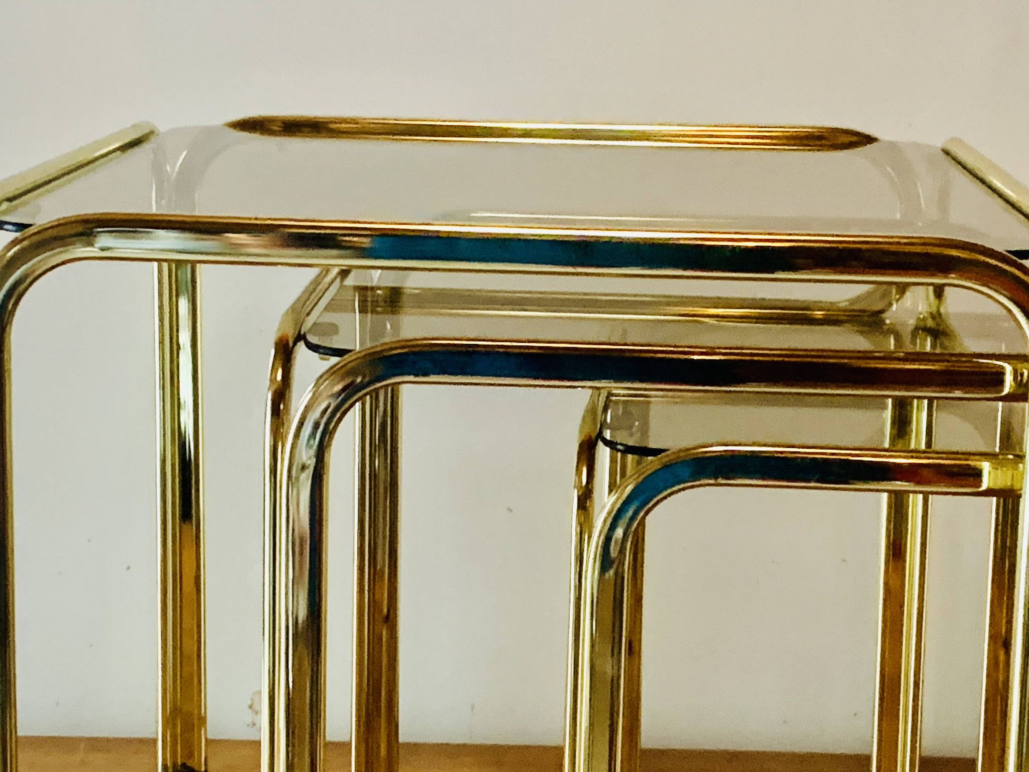 Vintage nesting tables in gold metal and smoked glass