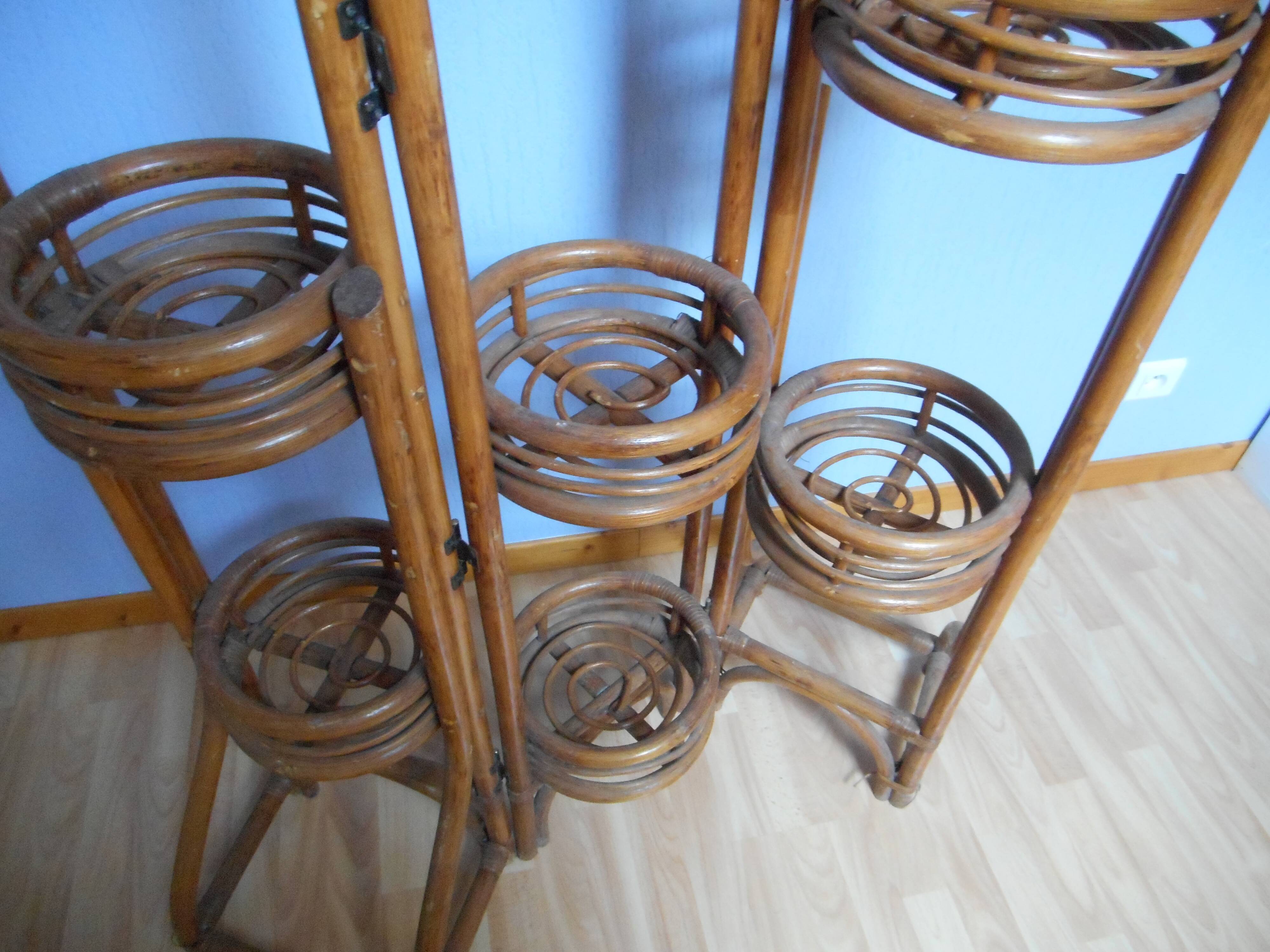 Rattan folding pot holder shelf