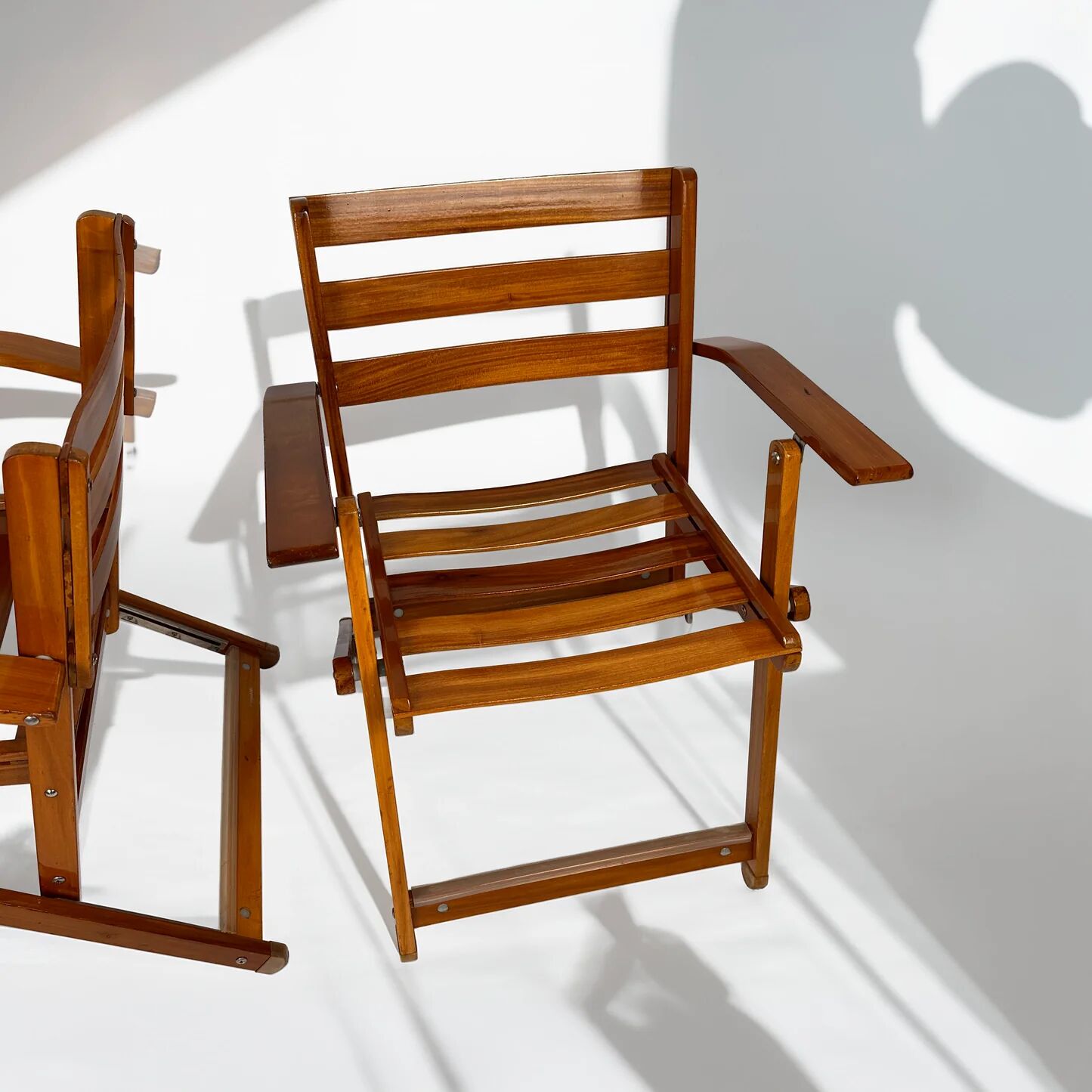 Pair of vintage deck chairs from the 1970s by Reguitti.