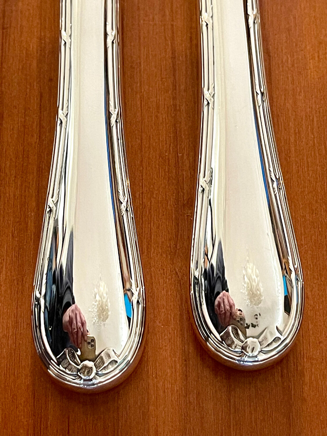 Christofle crossed ribbons, cutlery set for 6 people in new condition, 24 pieces.