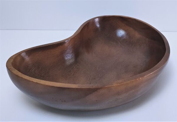 Coupe monoxyle forme haricot bois massif design