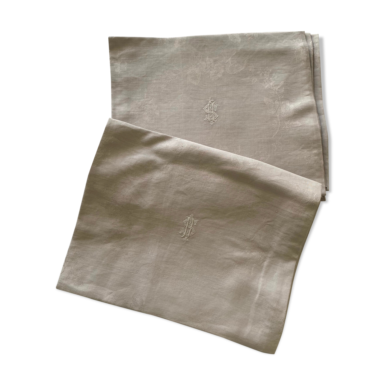 Lot of 10 embroidered towels