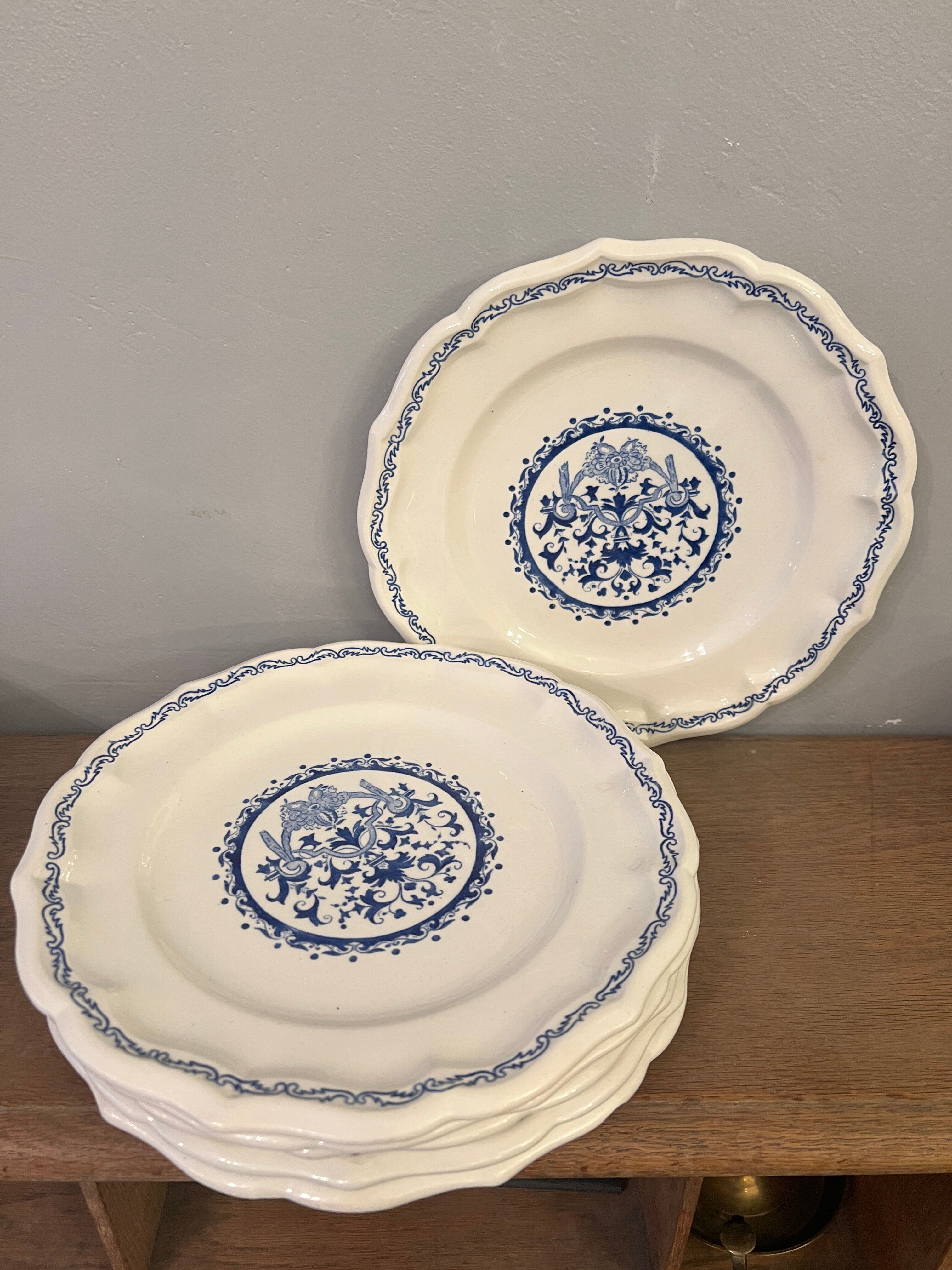 Pop up Christmas 2022 - 6 antique earthenware plates