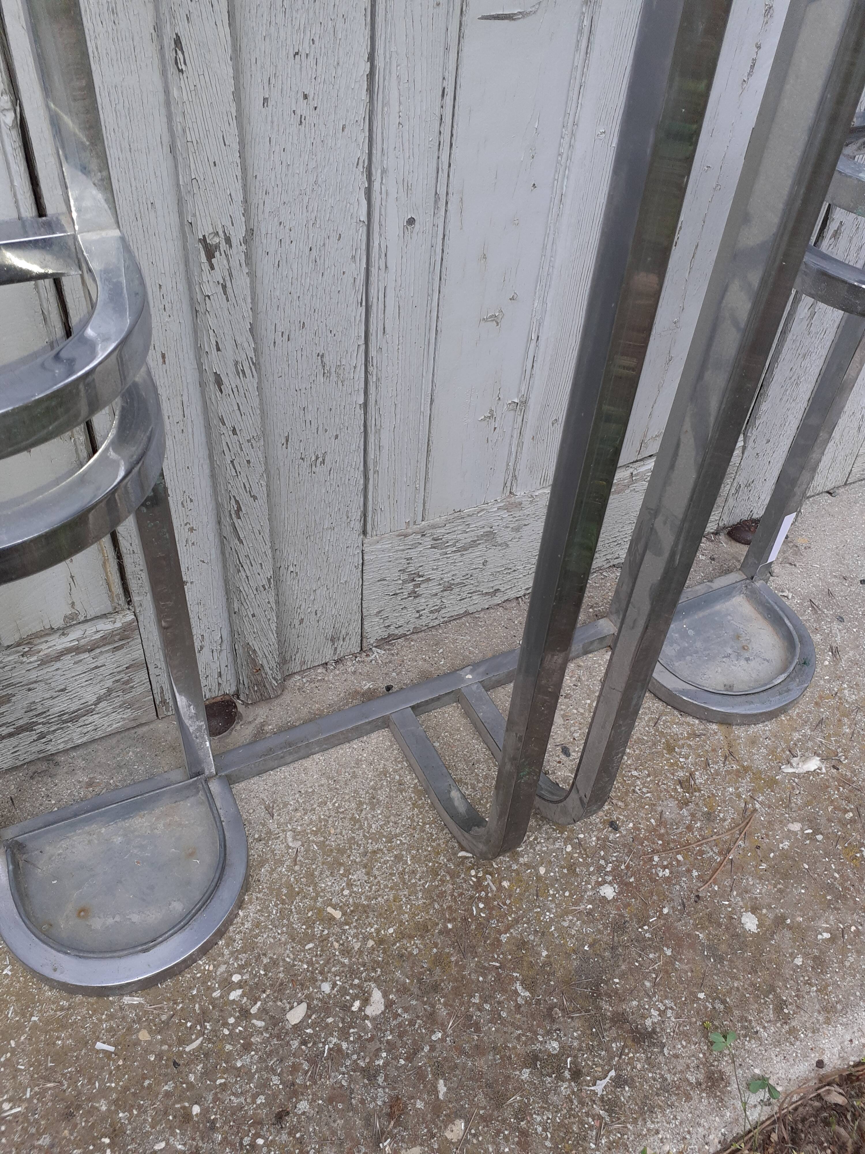 Art-deco cloakroom holder