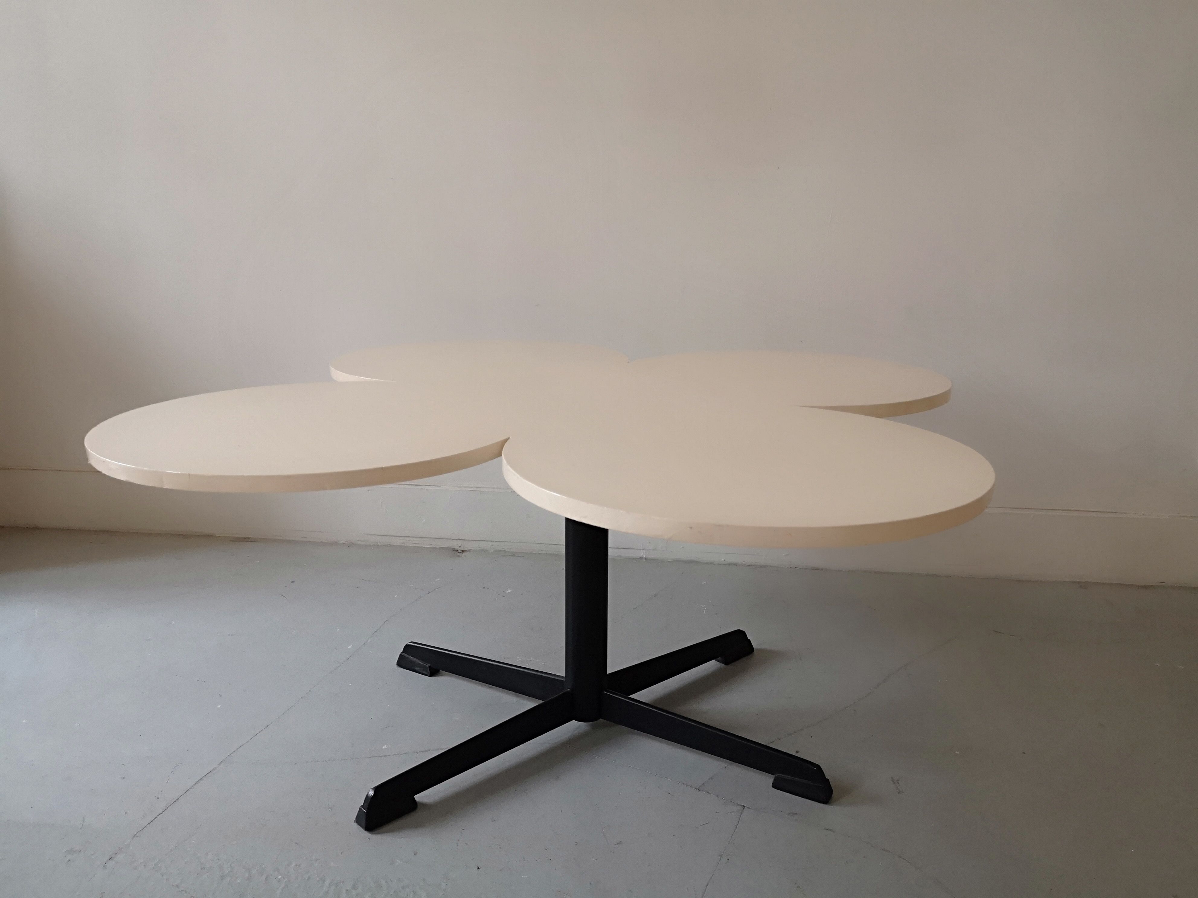 Table basse design le cloud, 1970