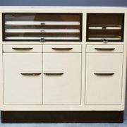 Meuble de métier en tôle peinte de dentiste 1950