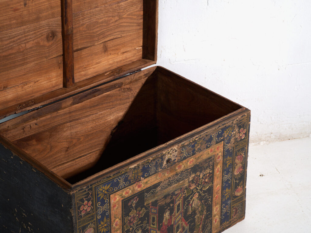 Antique chest painted in pine wood – China, around 1900