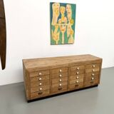 Double-sided display counter with 20 drawers