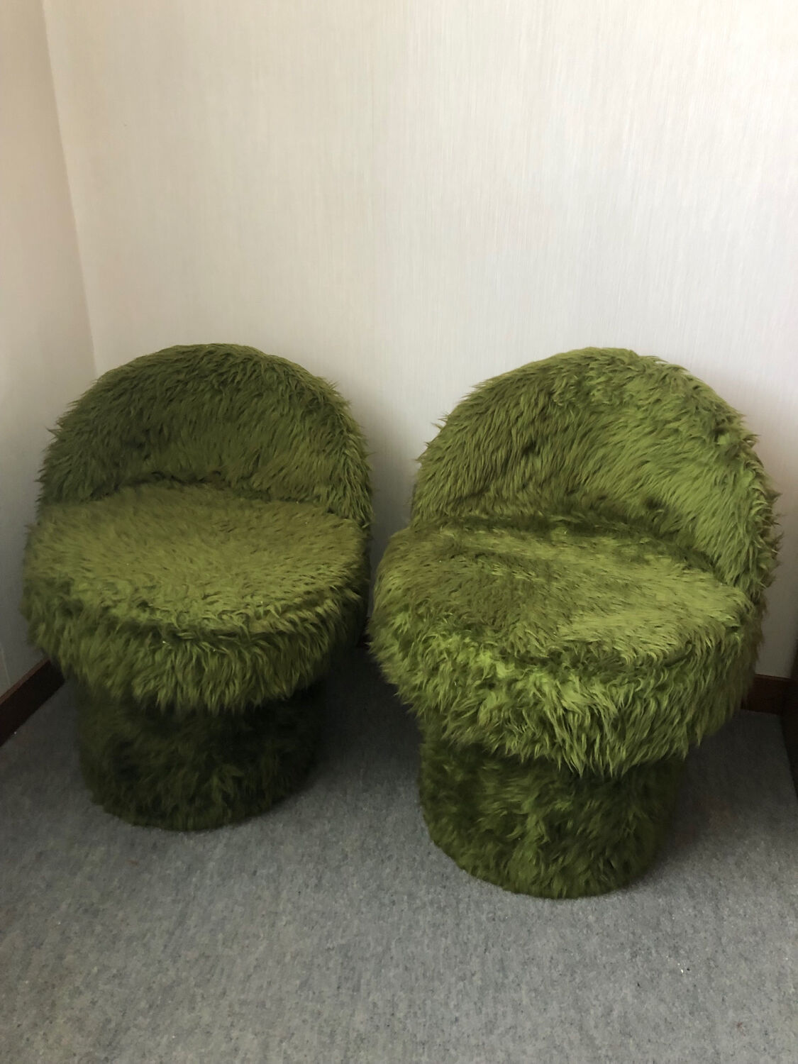 Duo of vintage 70s armchairs