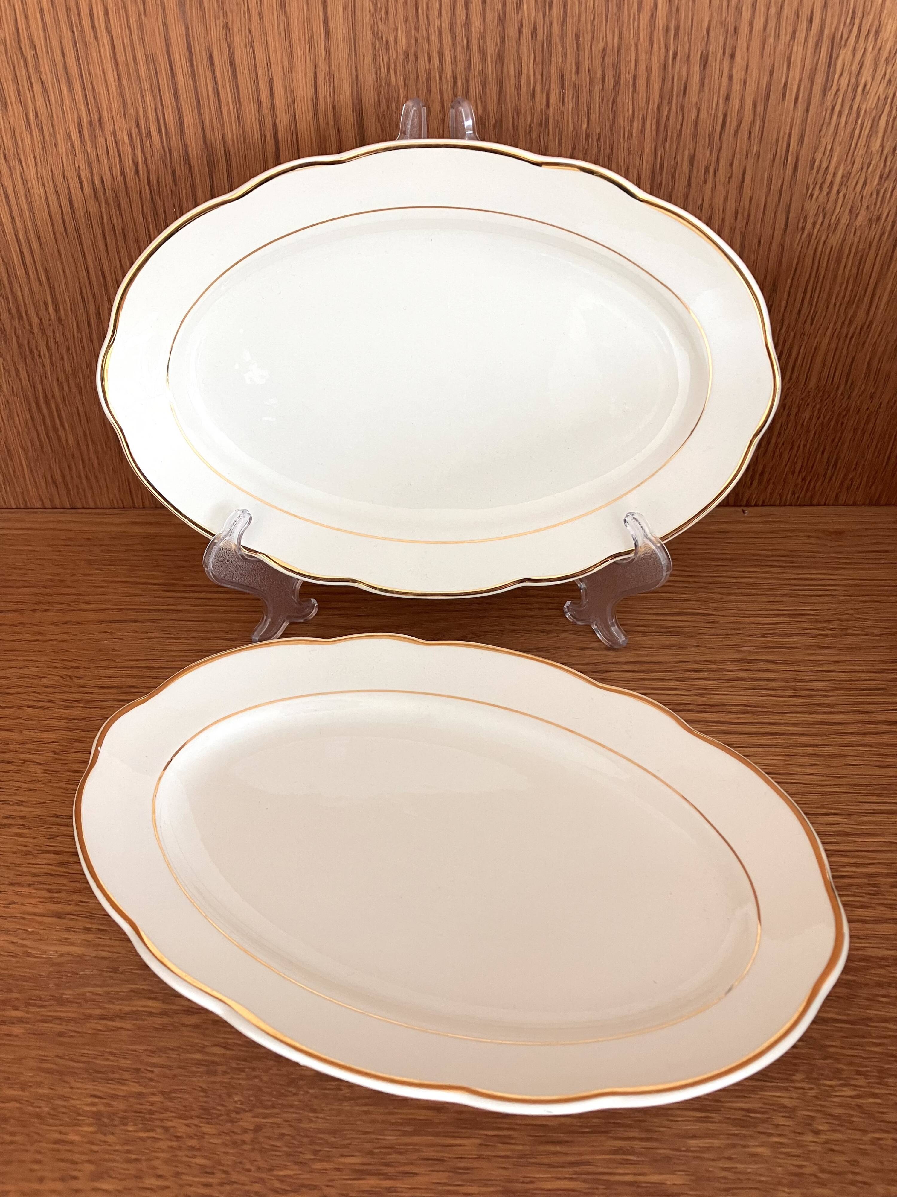 Service of 53 pieces of plates and dishes by Villeroy & Boch in cream and gold, model Saar.