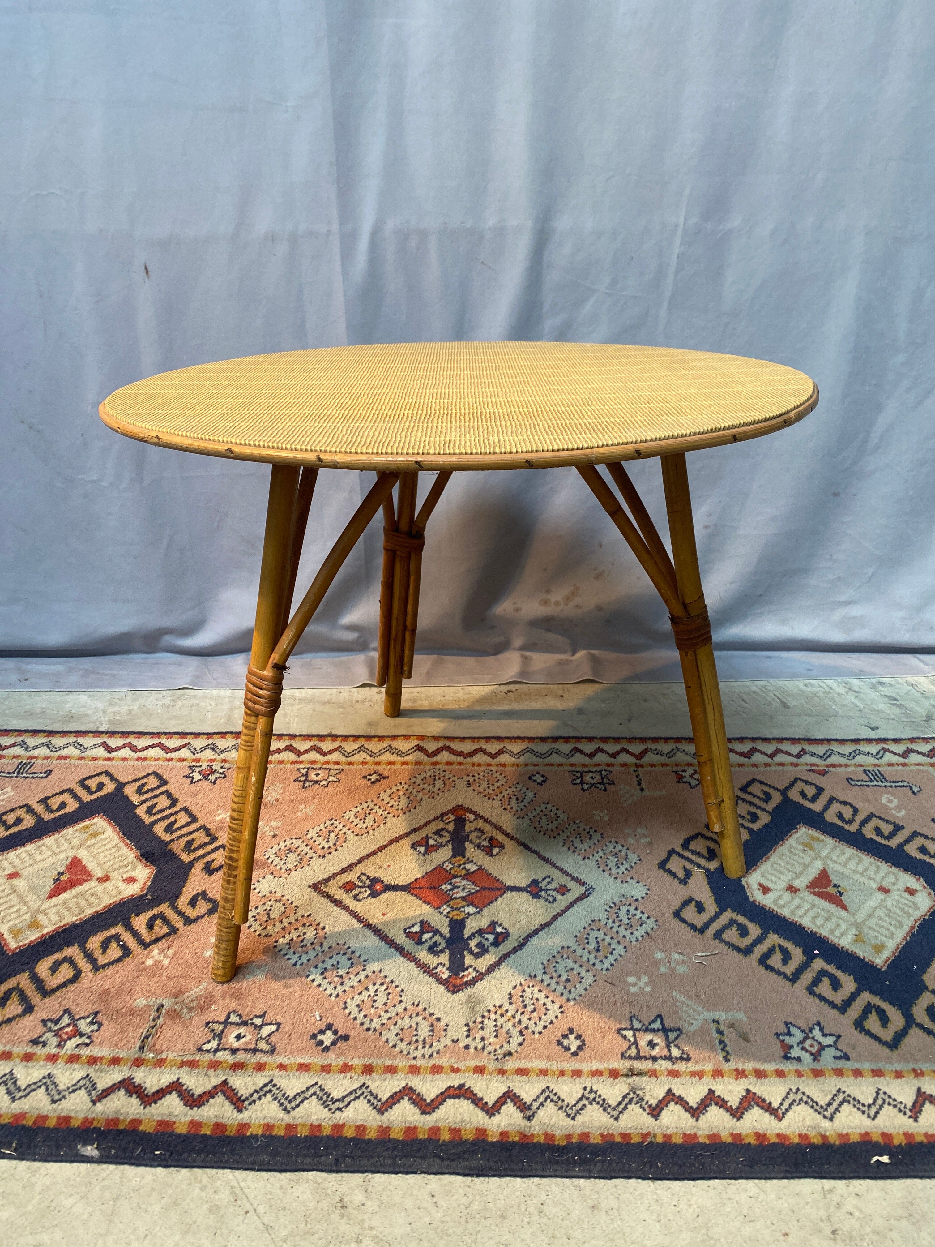 Round rattan and bamboo coffee table