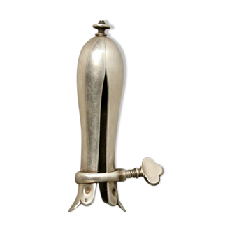 Leg handle in silver metal punches