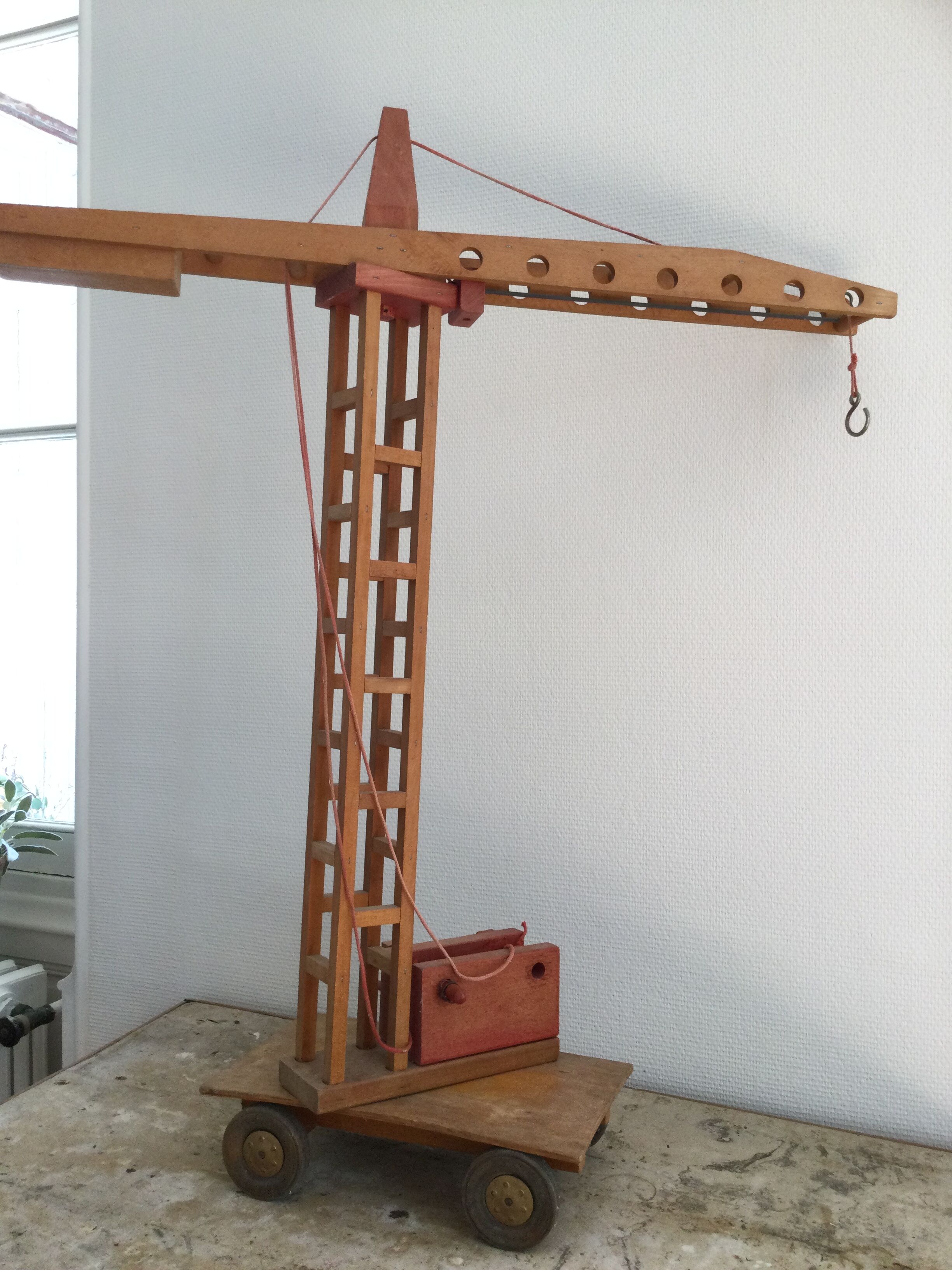 Old Wooden Crane Dejou