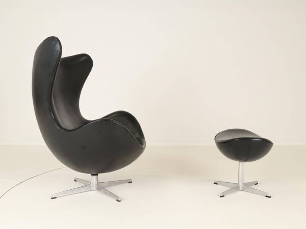 Fauteuil Egg et ottoman d'Arne Jacobsen, Danemark, années 1960