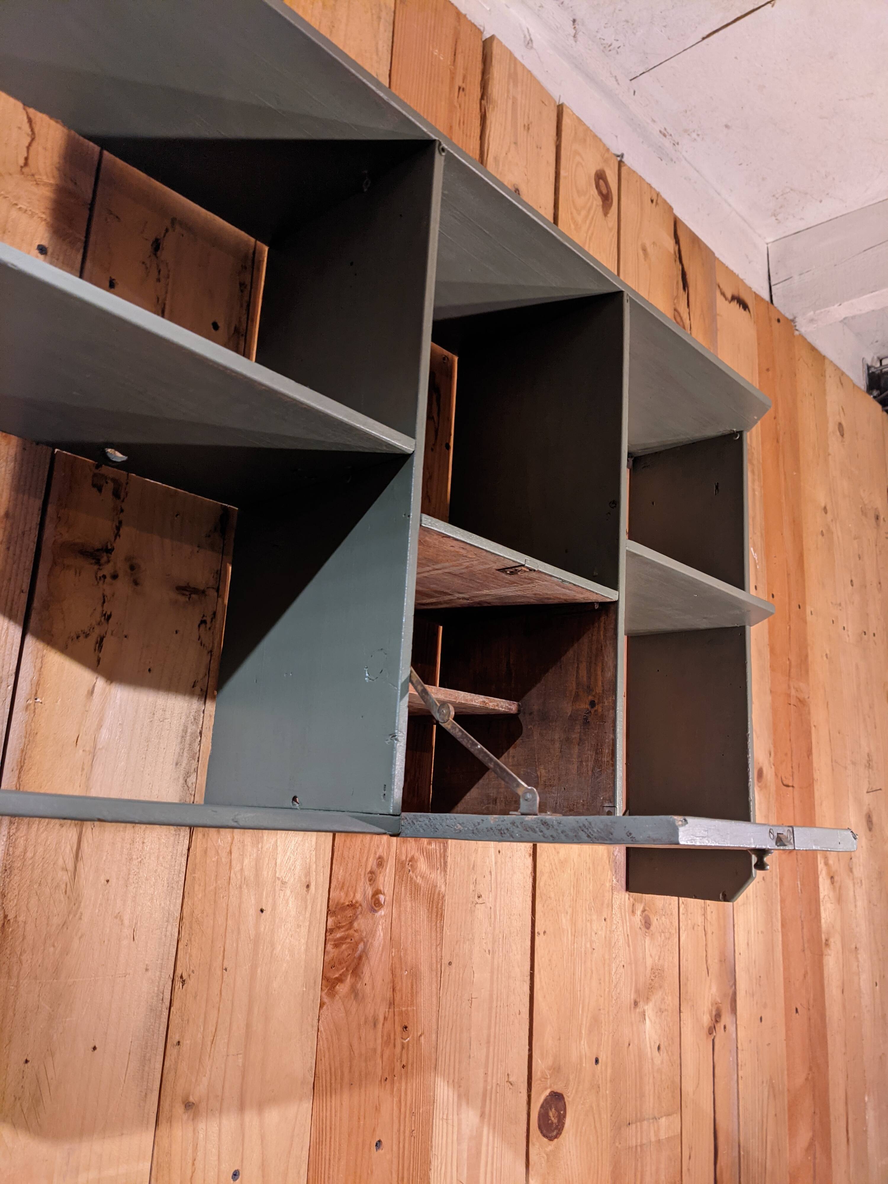 Wall shelf with lockers