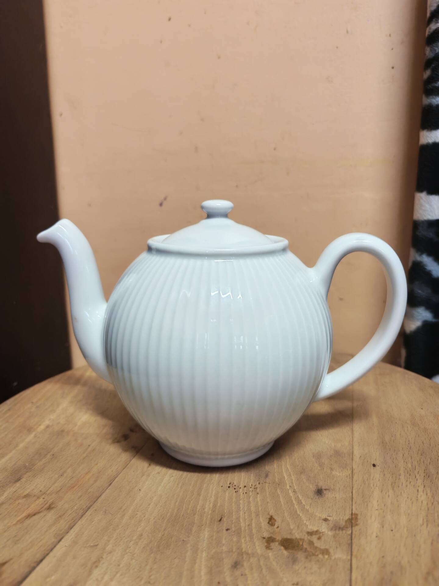 Pleated teapot Pilivuyt in white porcelain