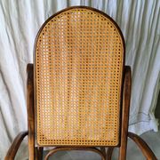 Rocking-chair en cannage ancien