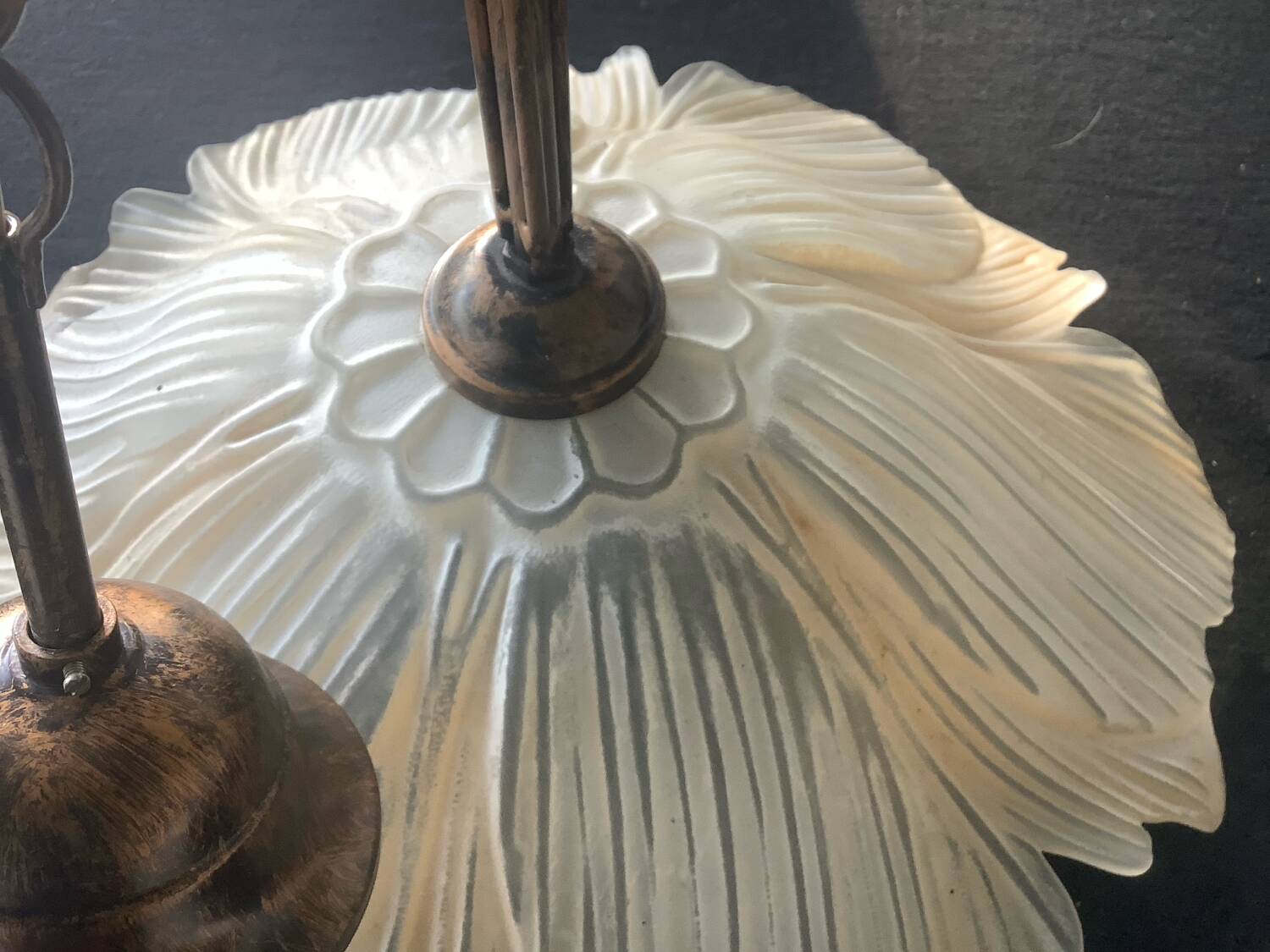 Vintage flower pendant light