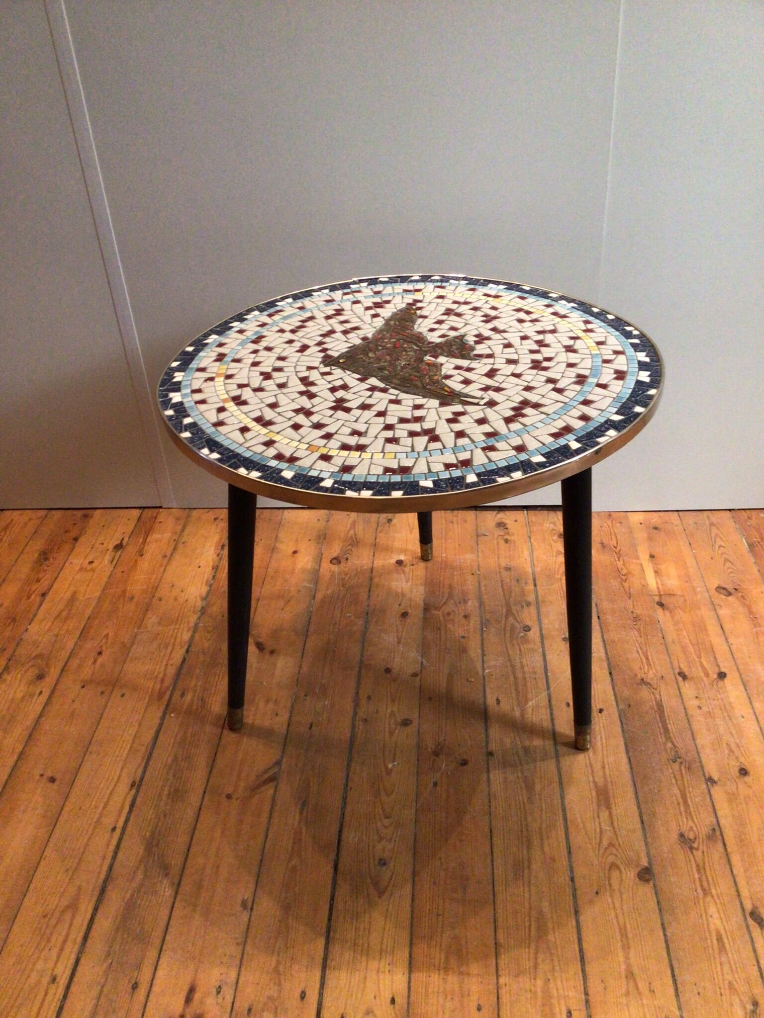 Table ronde en mosaïque