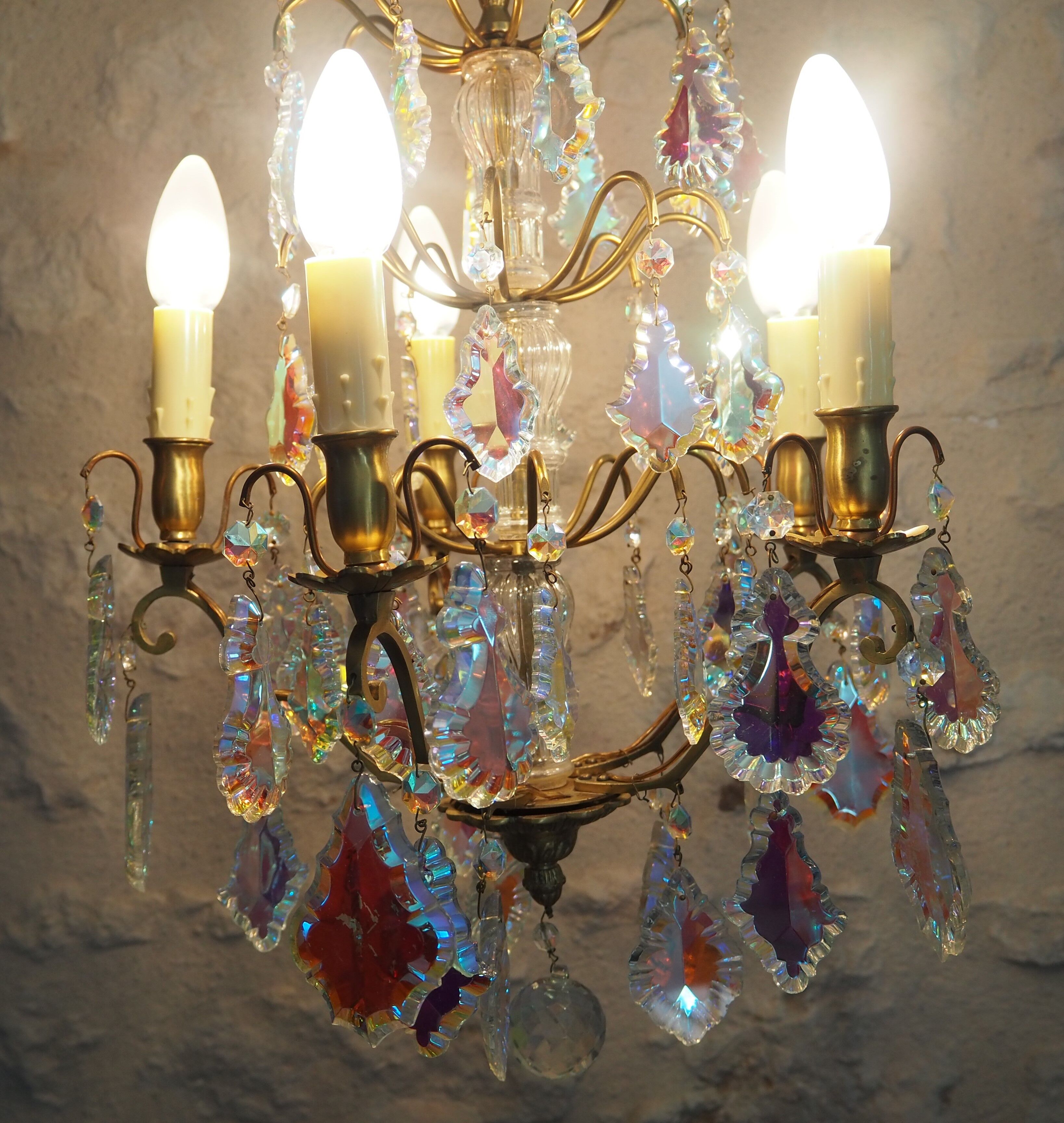 Lustre à pampilles en verres nacrés et bronze